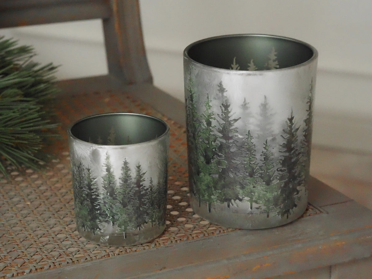 Teelichtgläser 2er-Set · Tannenwald-Motiv in Metallic-Optik