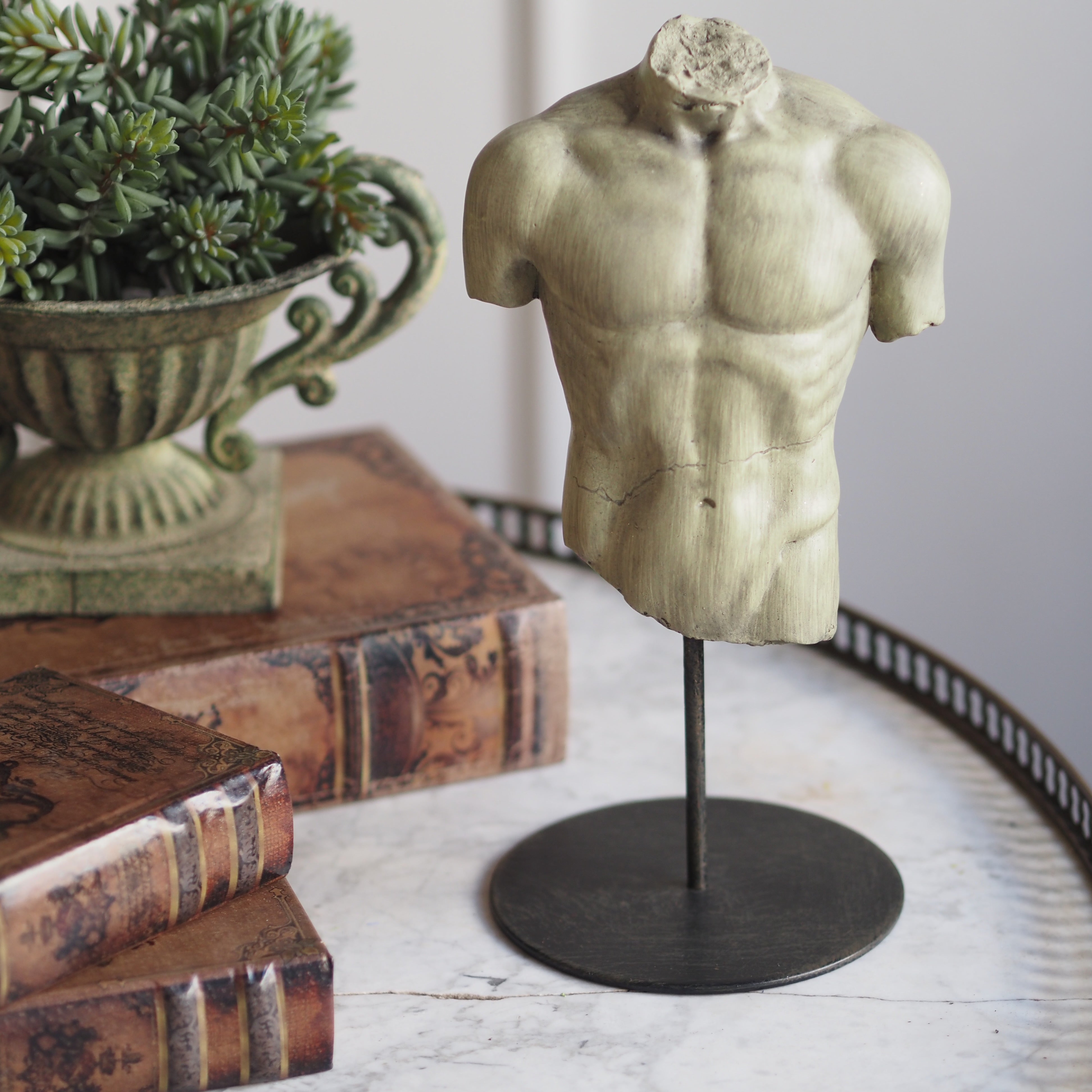 Torso-Büste auf Standfuß · antike Skulpturinterpretation