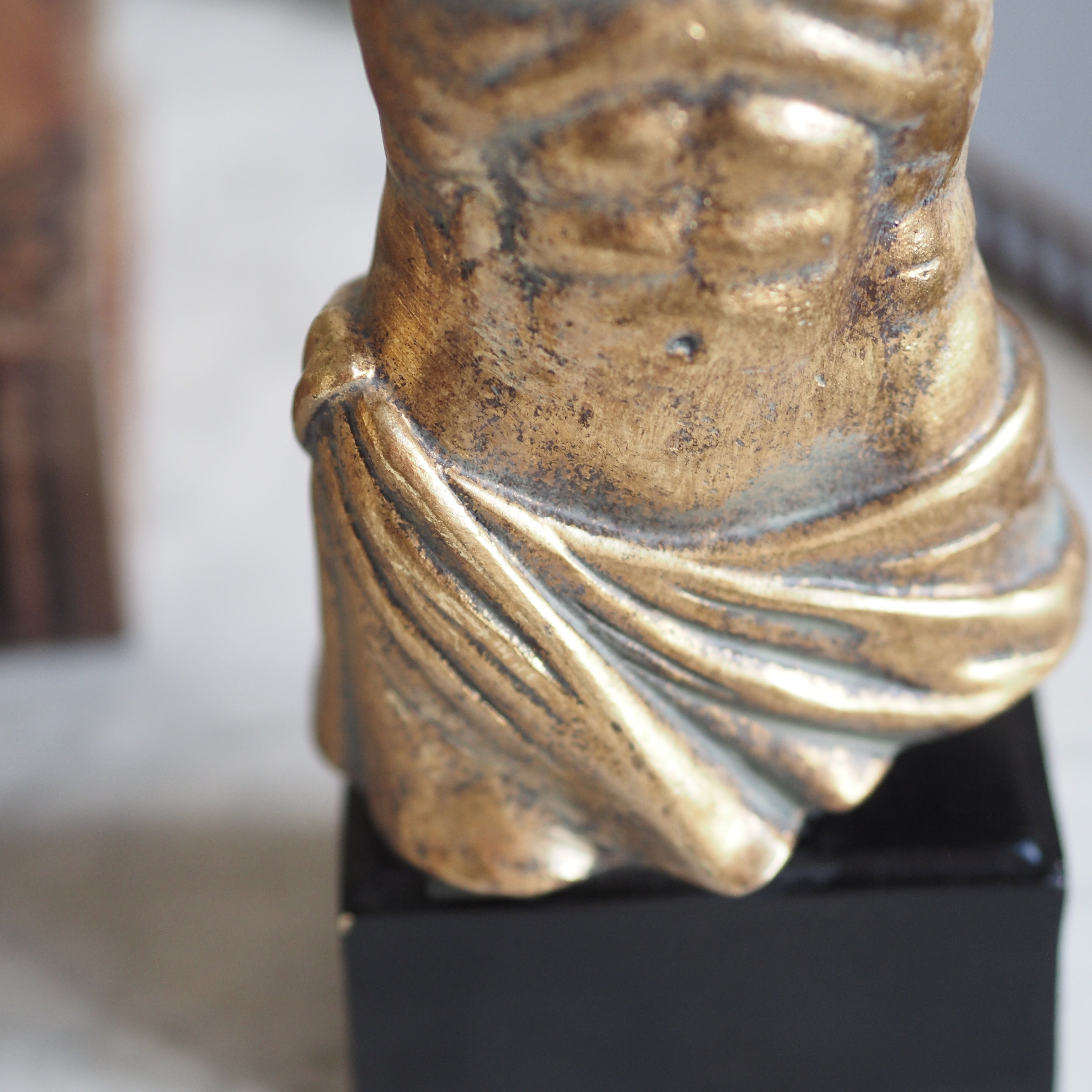 Büste männlicher Torso · antike Skulpturform auf Sockel