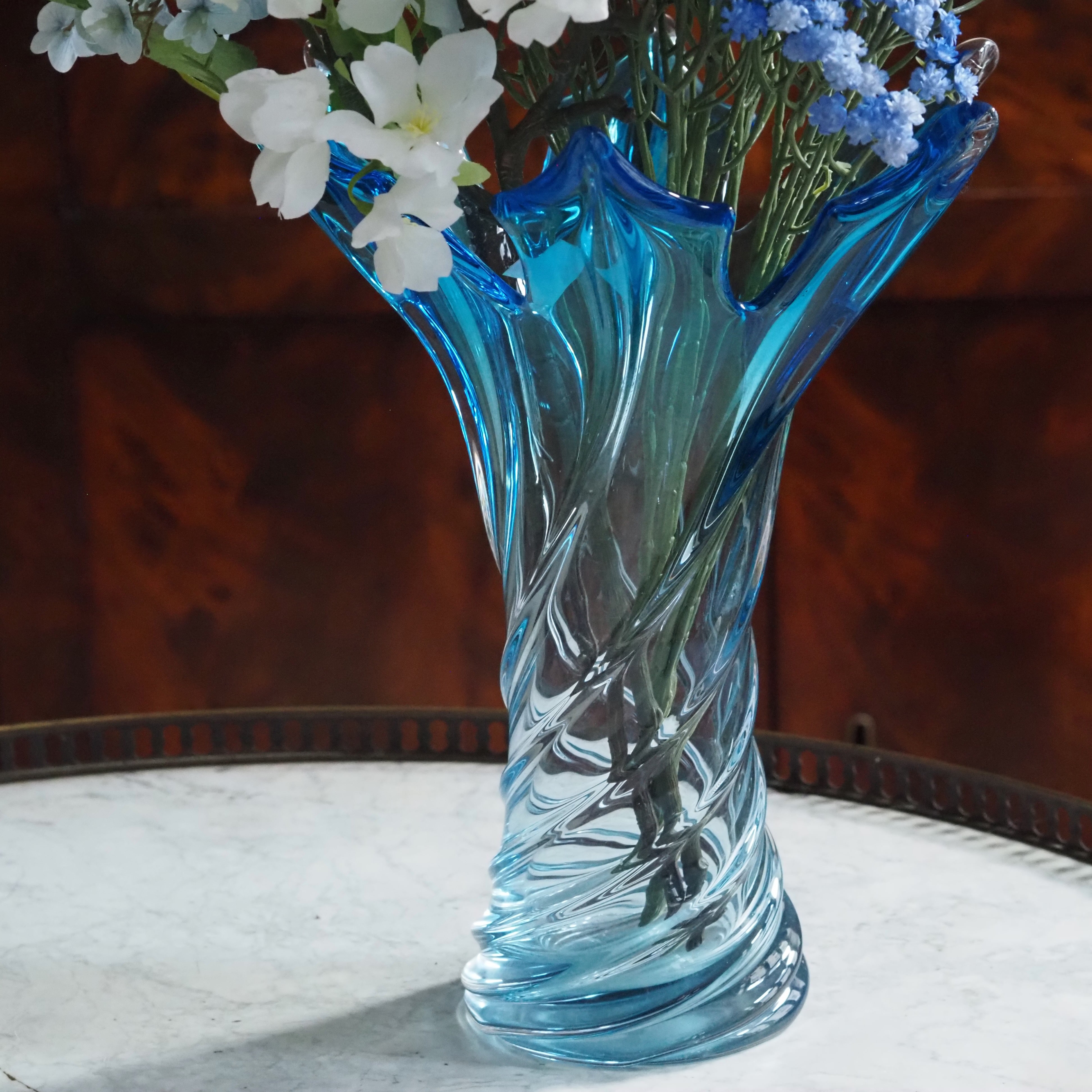 Murano Glasvase Aquablau · Mundgeblasenes Kunstglas mit Flammenform, Made in Italy