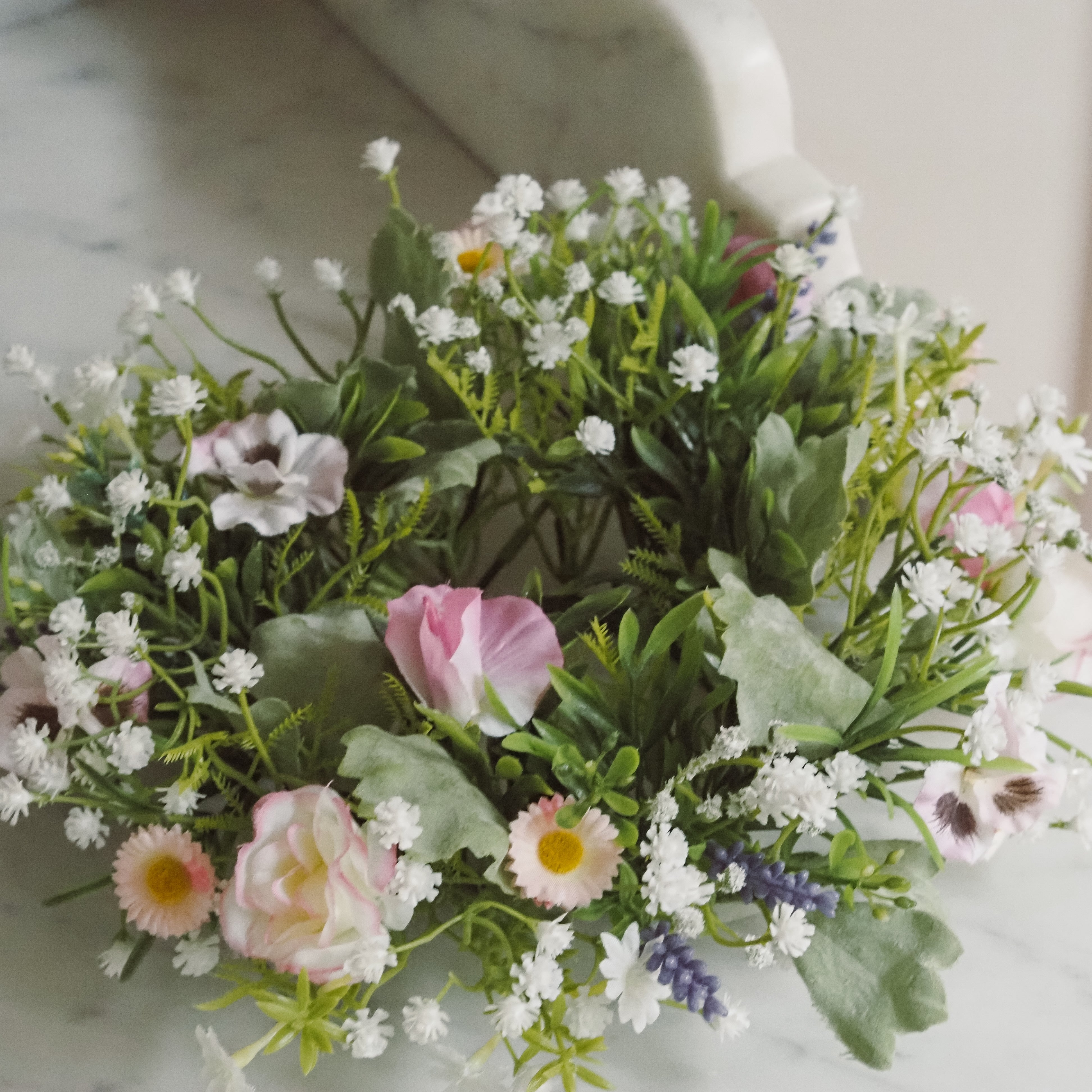 Blütenkranz · Frühlingskranz mit Rosen und Margeriten