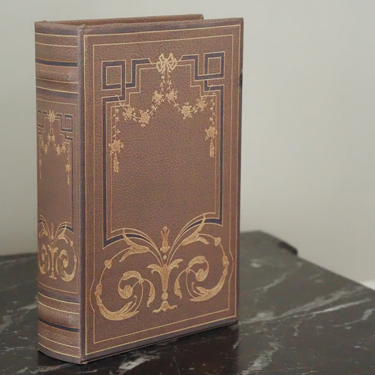 Buchkassette Taupebraun · Prachteinband Historismus