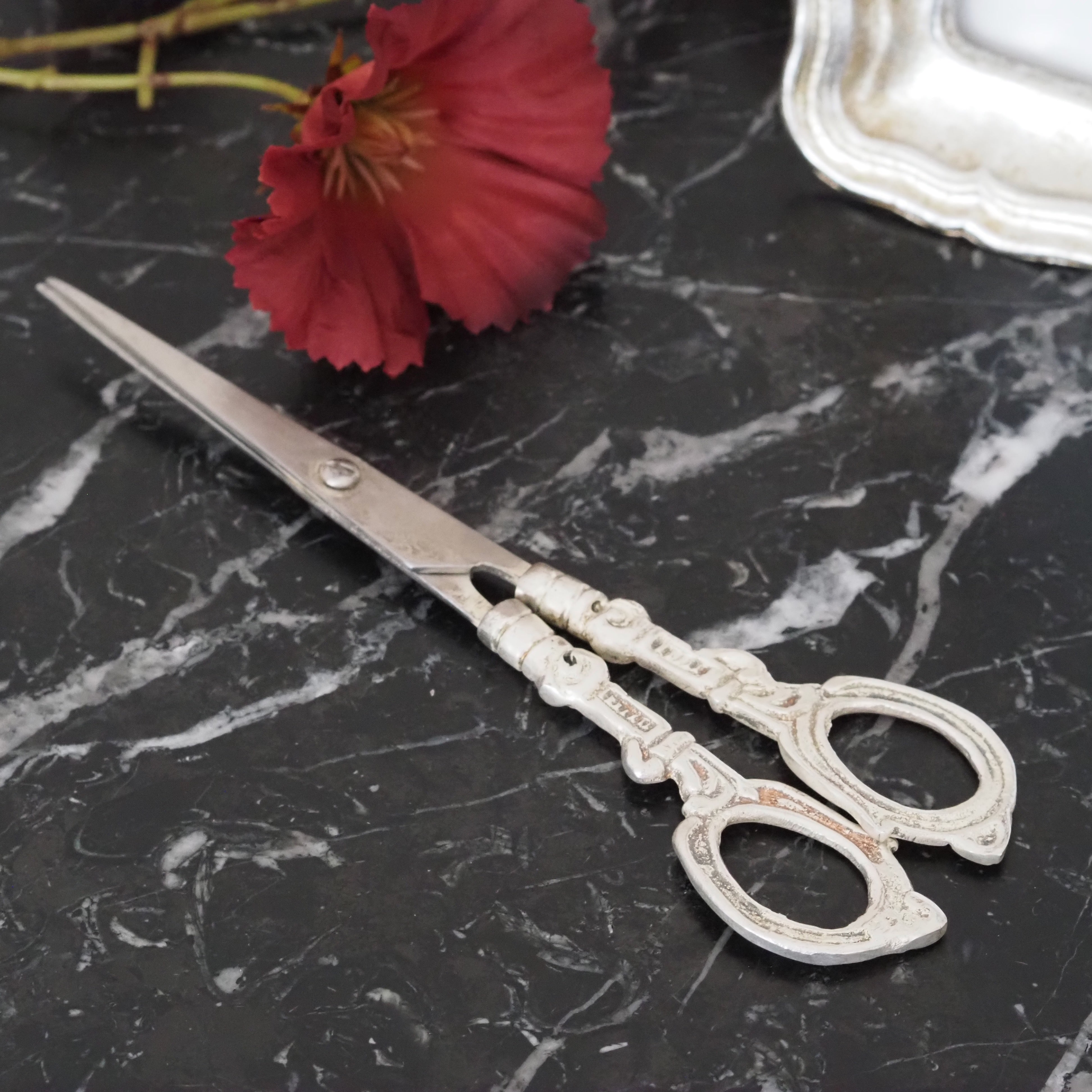 Schere 18 cm · historisch inspirierte Zierschere in Antiksilber