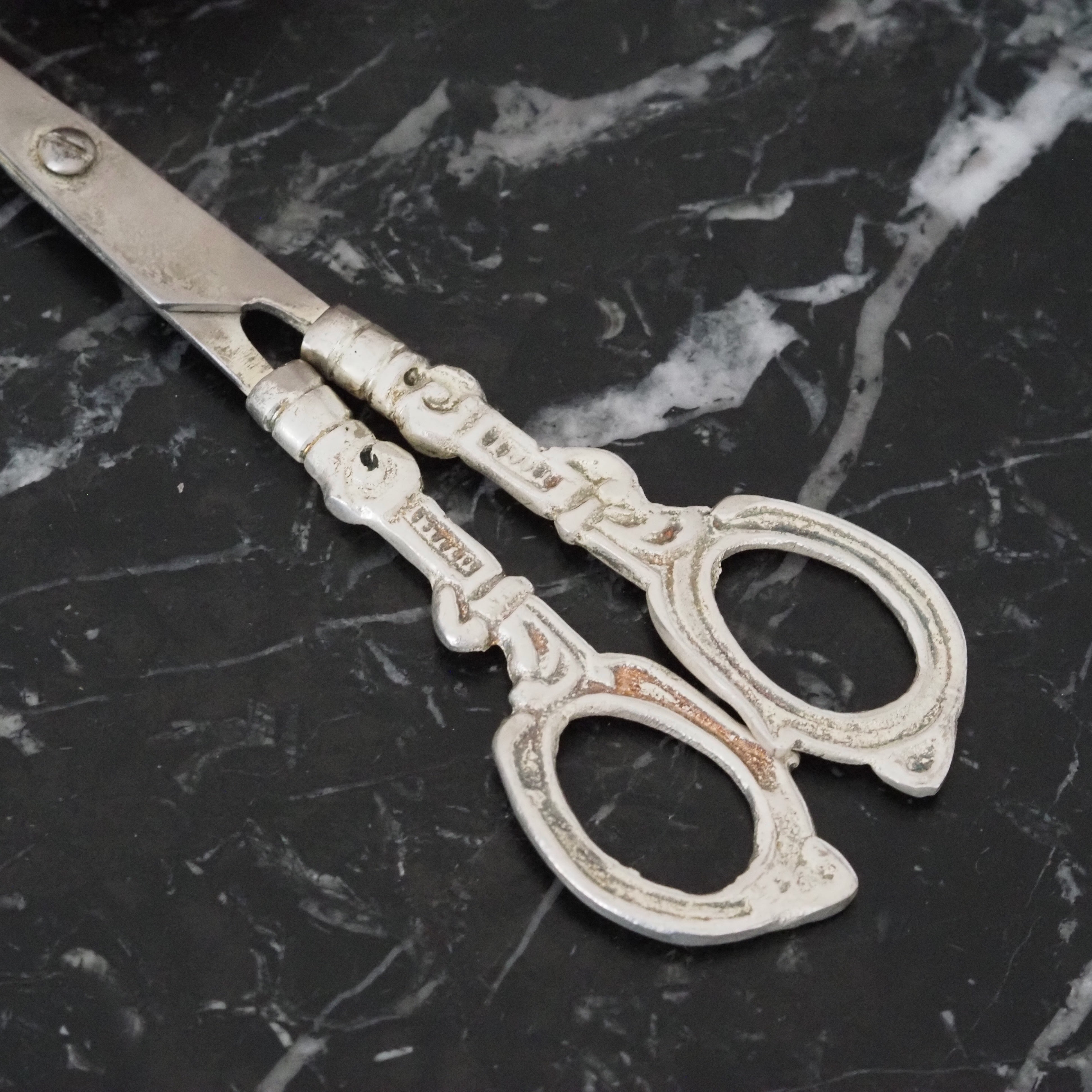 Schere 18 cm · historisch inspirierte Zierschere in Antiksilber