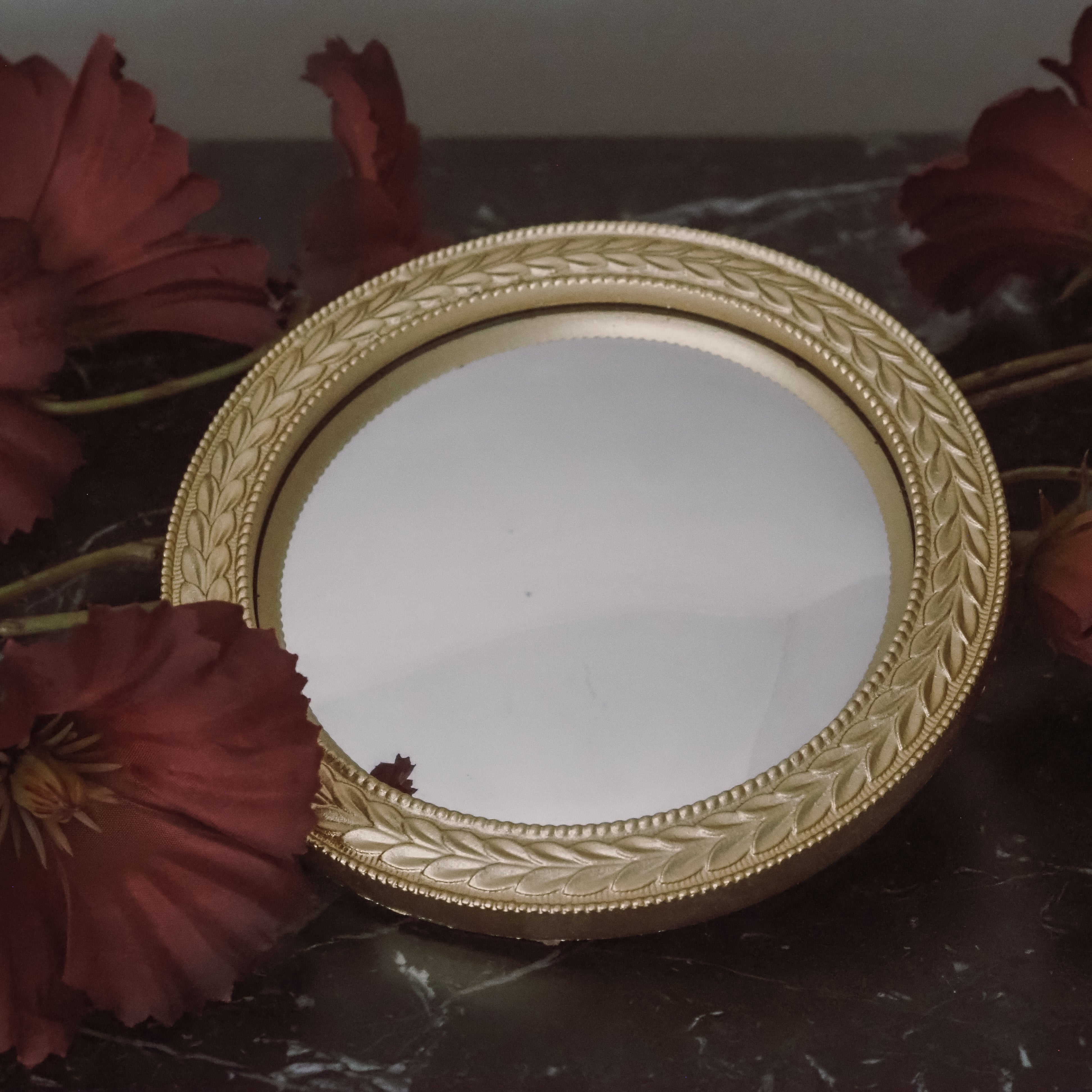 Dekospiegel rund Gold · Lorbeerrelief im klassizistischen Stil Ø 13 cm