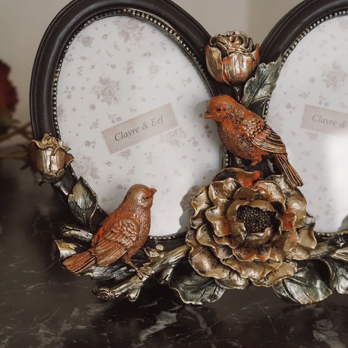 Doppel-Fotorahmen Herzform · Schwarz-Gold · Vögel und Rosen · Historismus-Stil