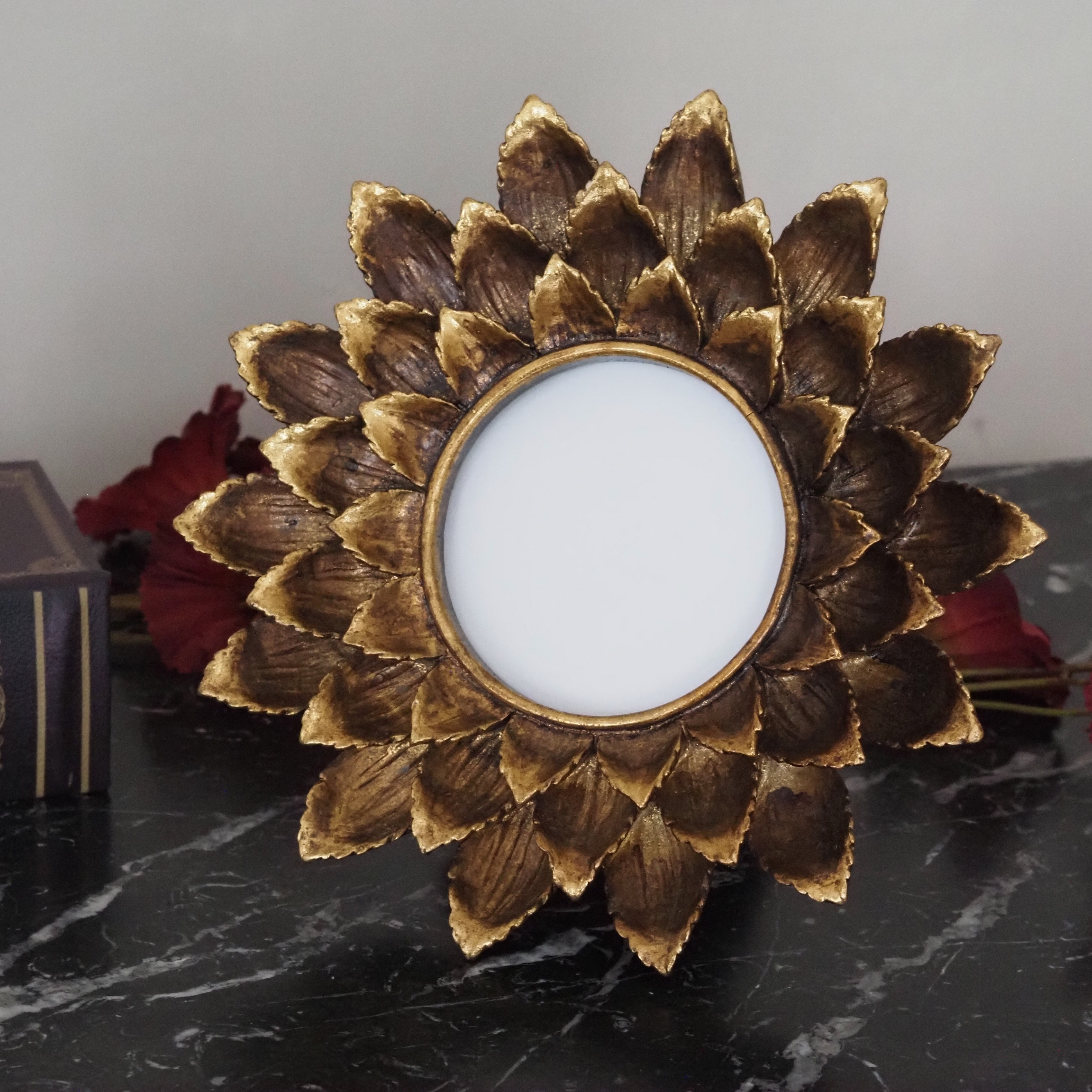 Bilderrahmen Gold · Blattkranz in Sonnenform mit Antik-Patina