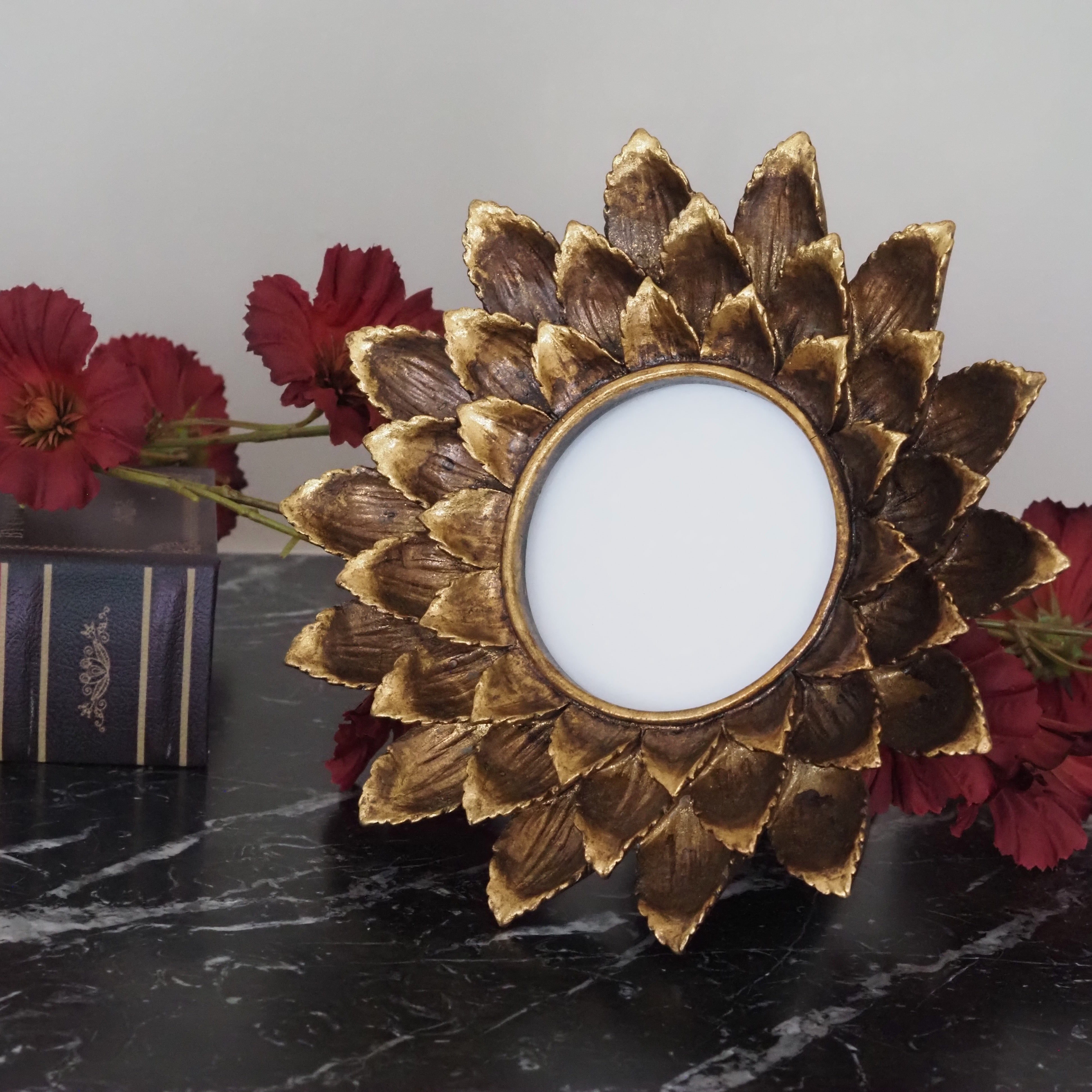 Bilderrahmen Gold · Blattkranz in Sonnenform mit Antik-Patina
