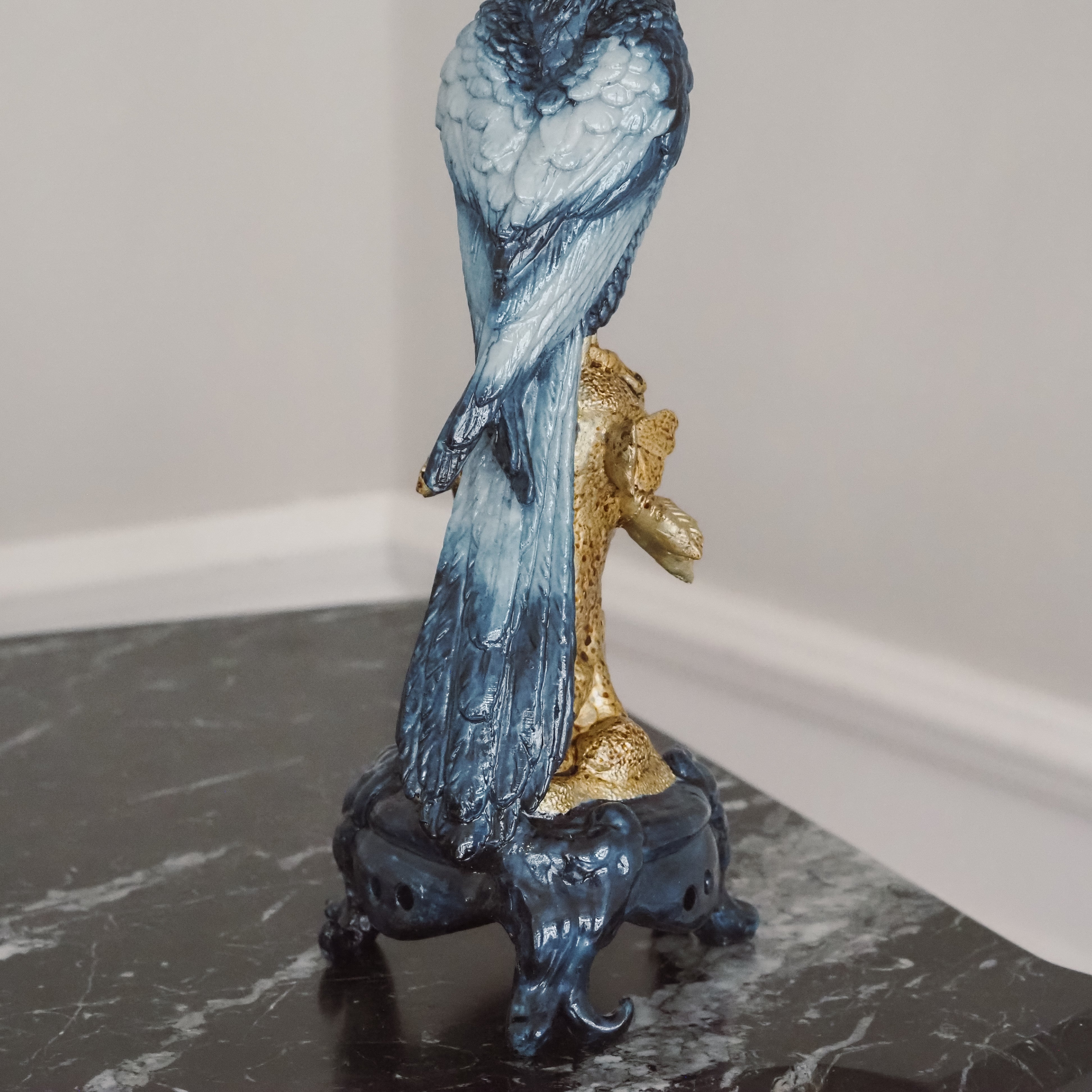 Kerzenhalter Papagei · historisierende Chinoiserie · Blau & Gold