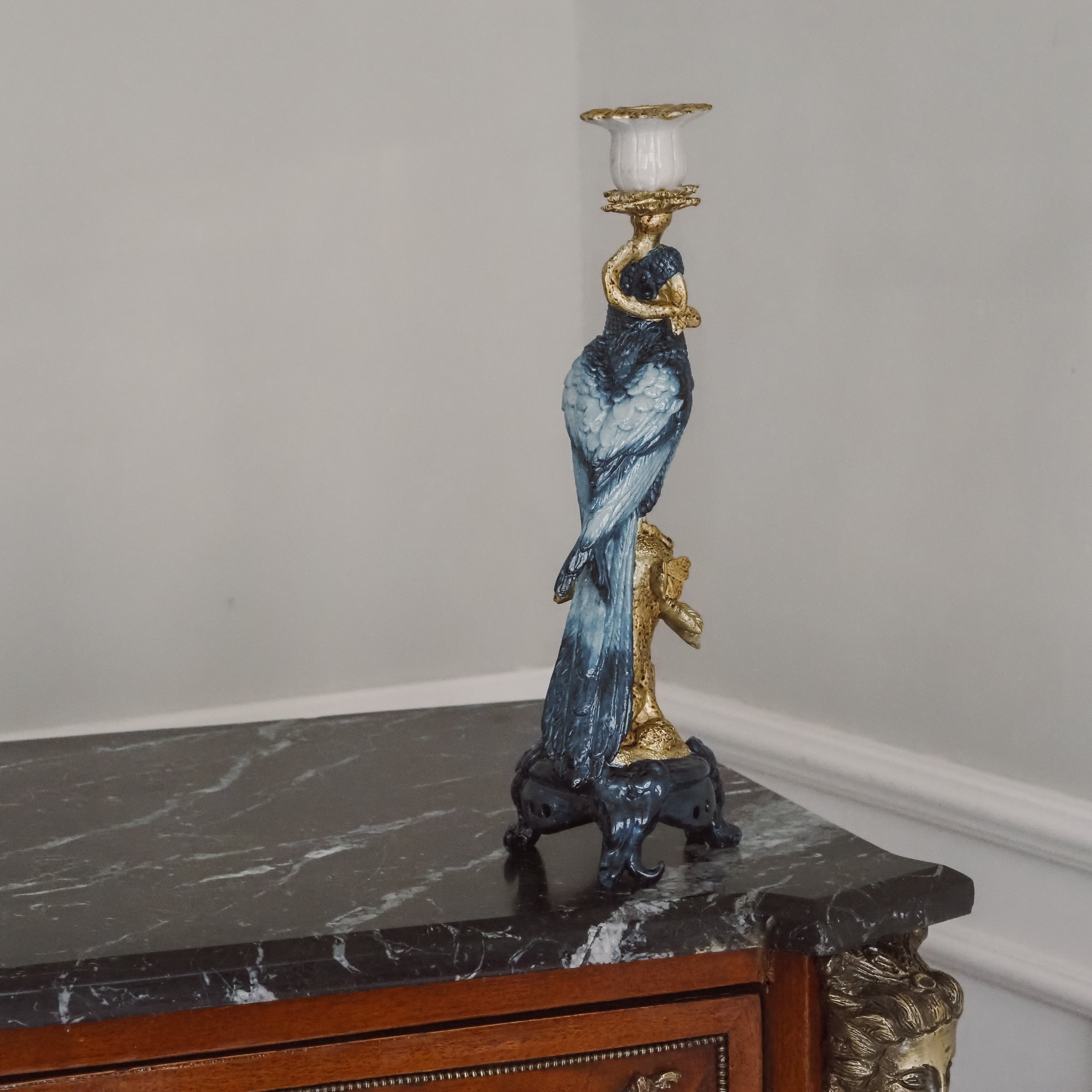 Kerzenhalter Papagei · historisierende Chinoiserie · Blau & Gold