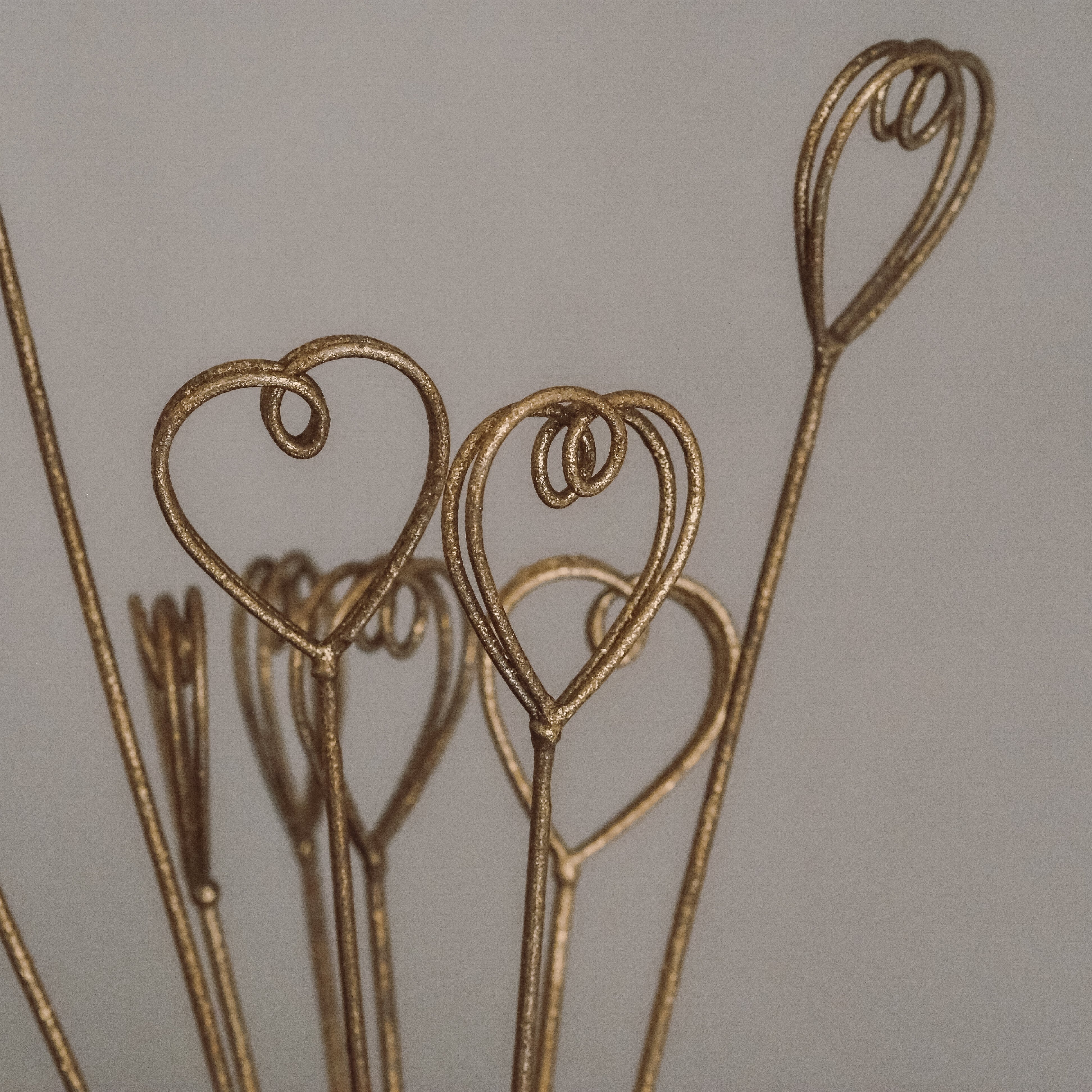 Foto- und Kartenhalter mit Herzen Gold · drehbar