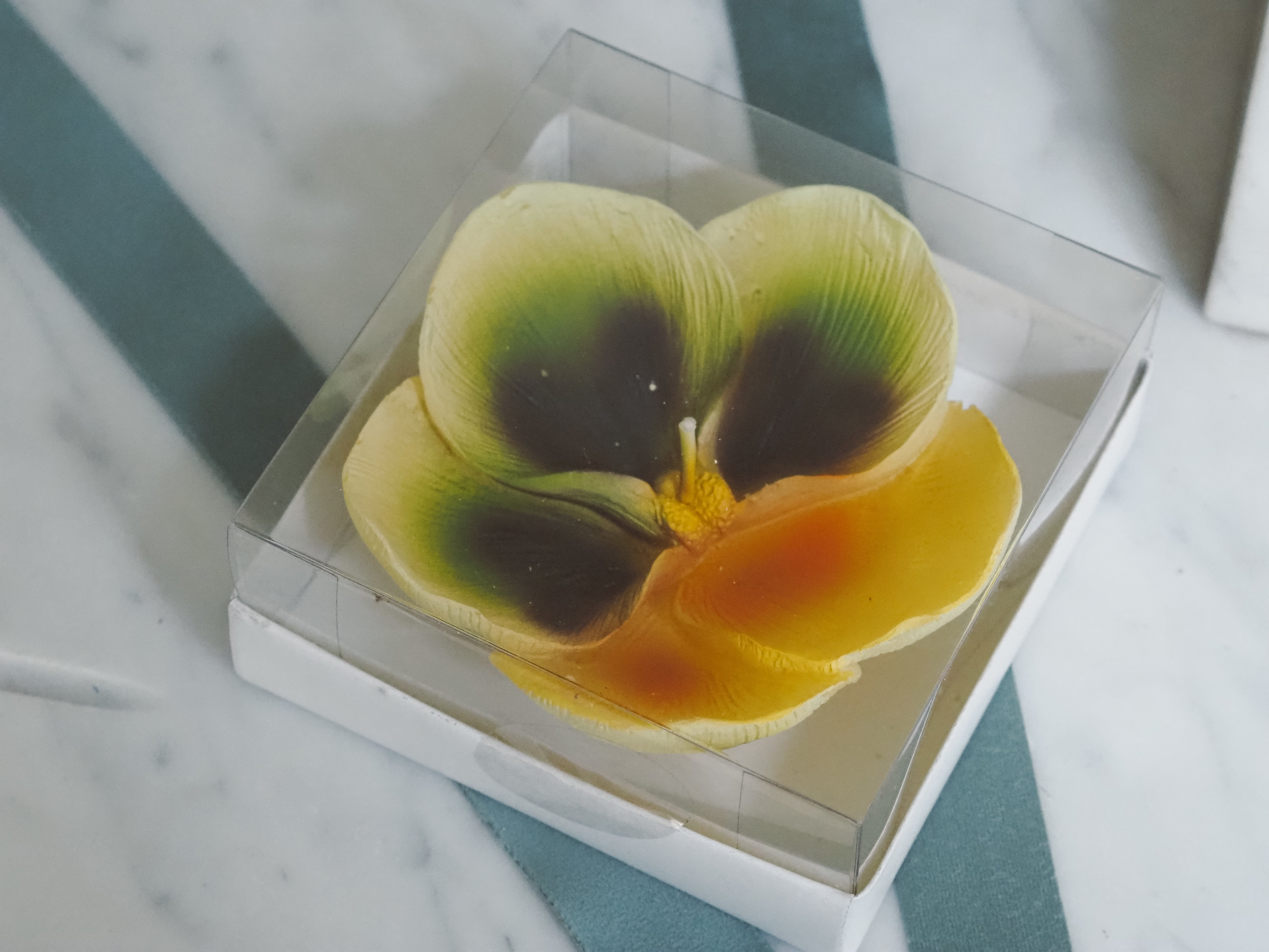 Geschenkkerzen Stiefmütterchen Gelb · florale Dekokerzen im 3er Set