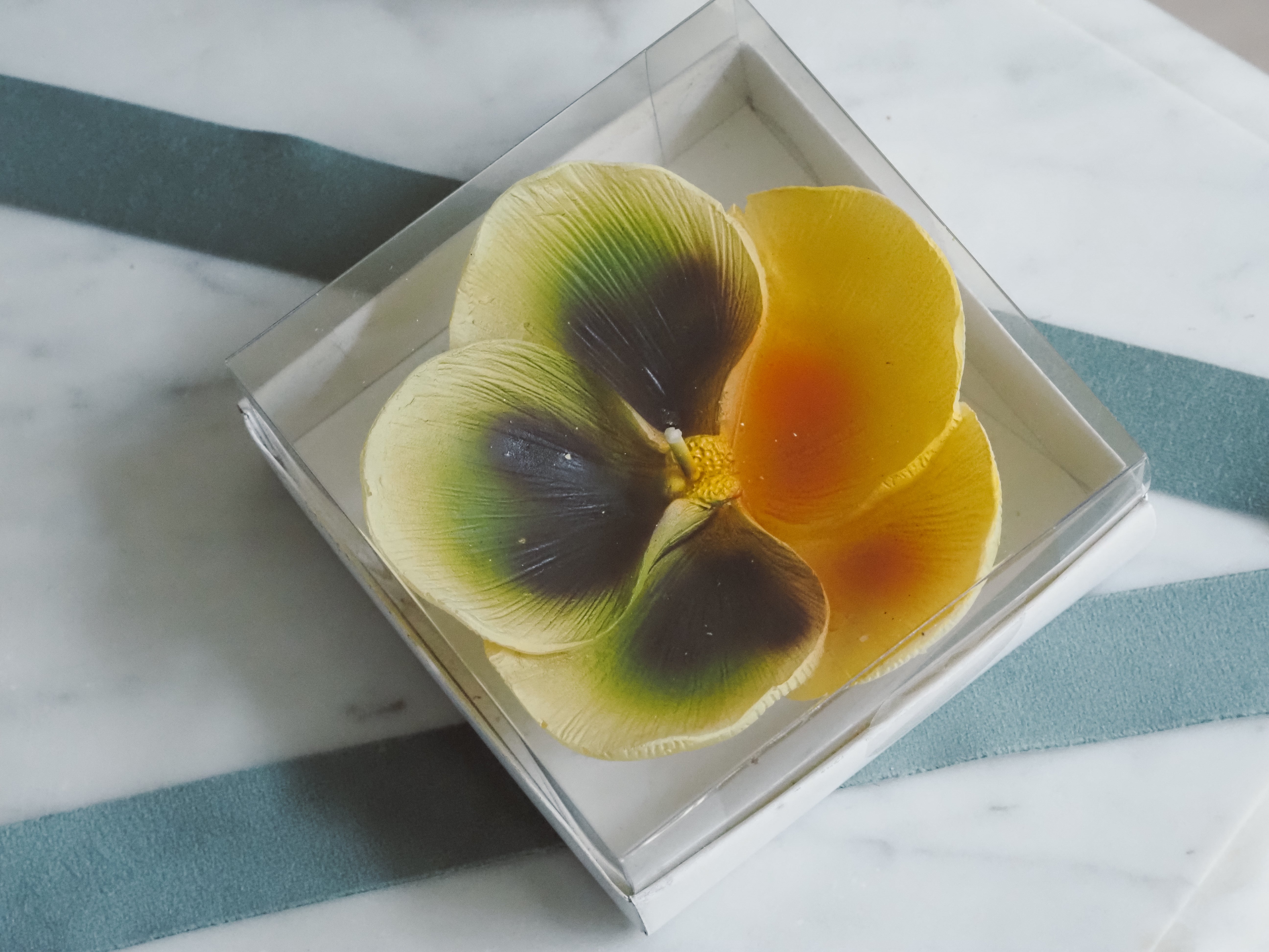 Geschenkkerzen Stiefmütterchen Gelb · florale Dekokerzen im 3er Set