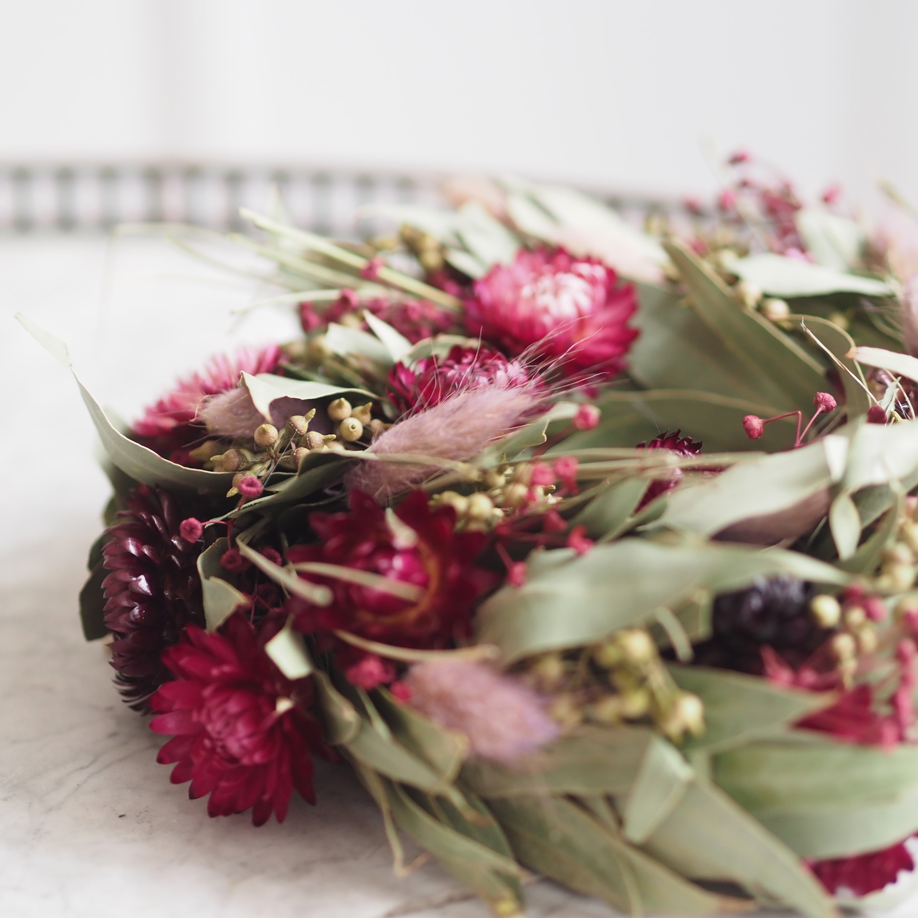 Dekokranz · Eukalyptus und Trockenblüten · florale Komposition