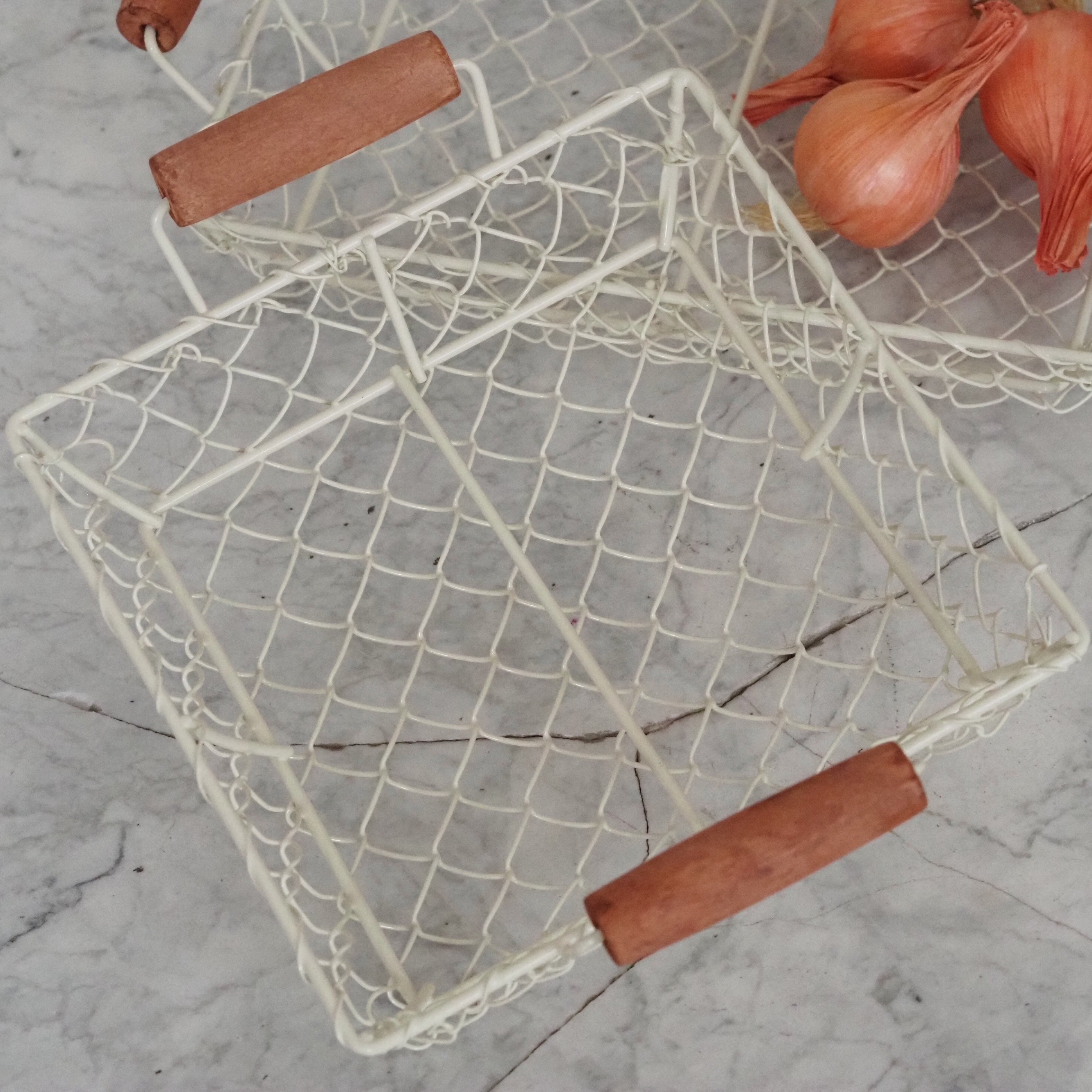 Drahtkorb 2er-Set · Eckig mit Holzgriffen im Landhausstil