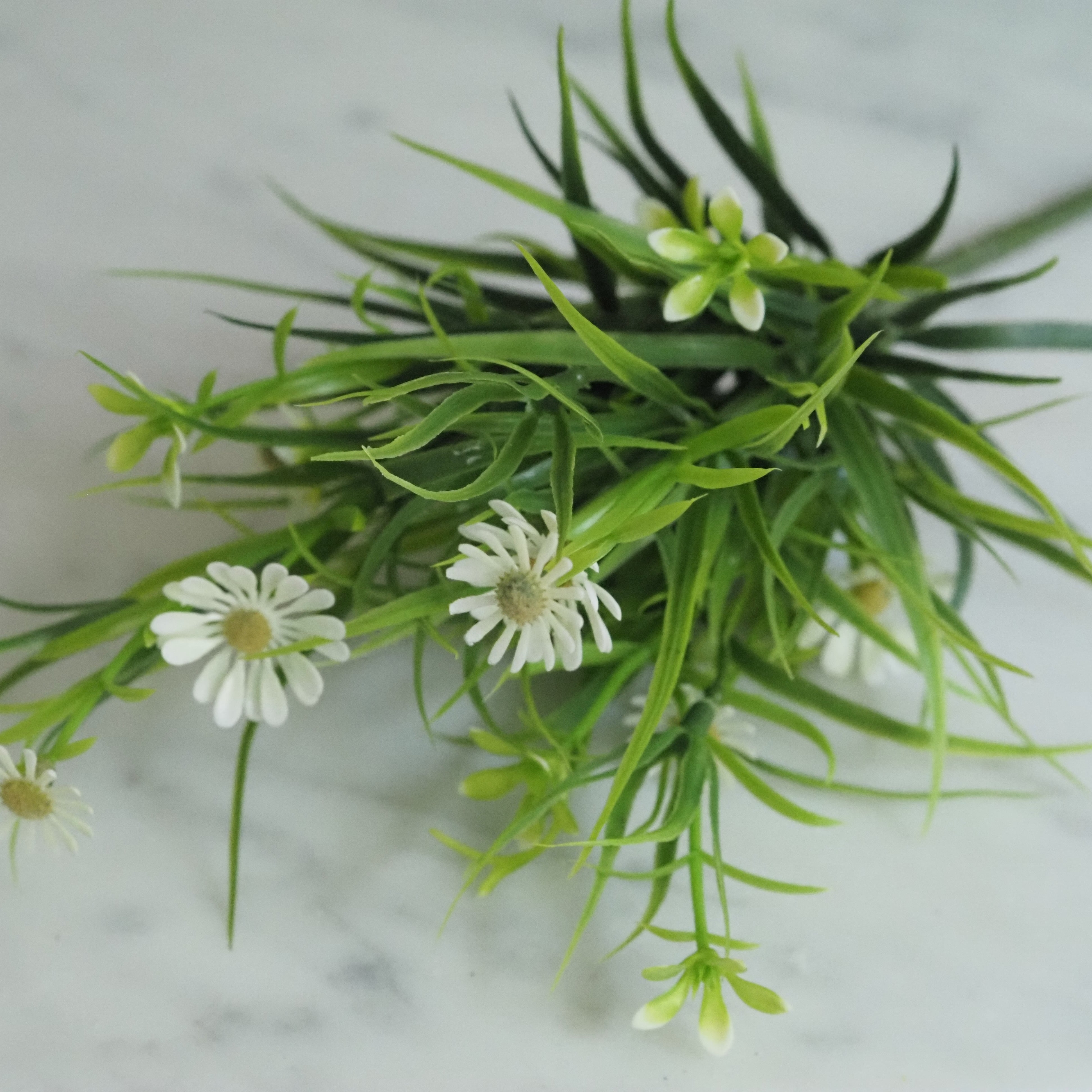 Mini Blumenbusch · Frühlingszweig mit weißen Blüten