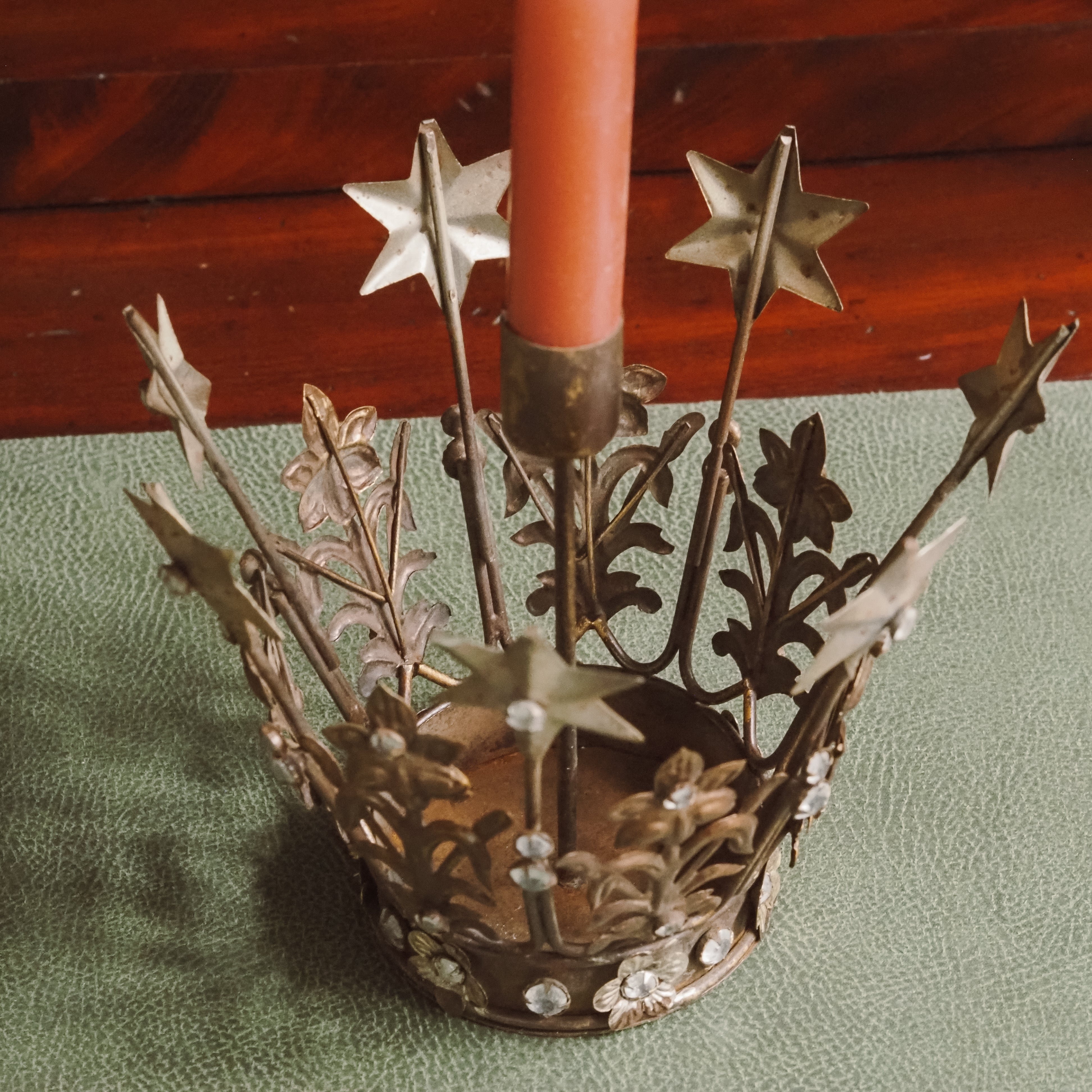 Kerzenständer Krone · historisierende Metallkrone mit Sternornamentik