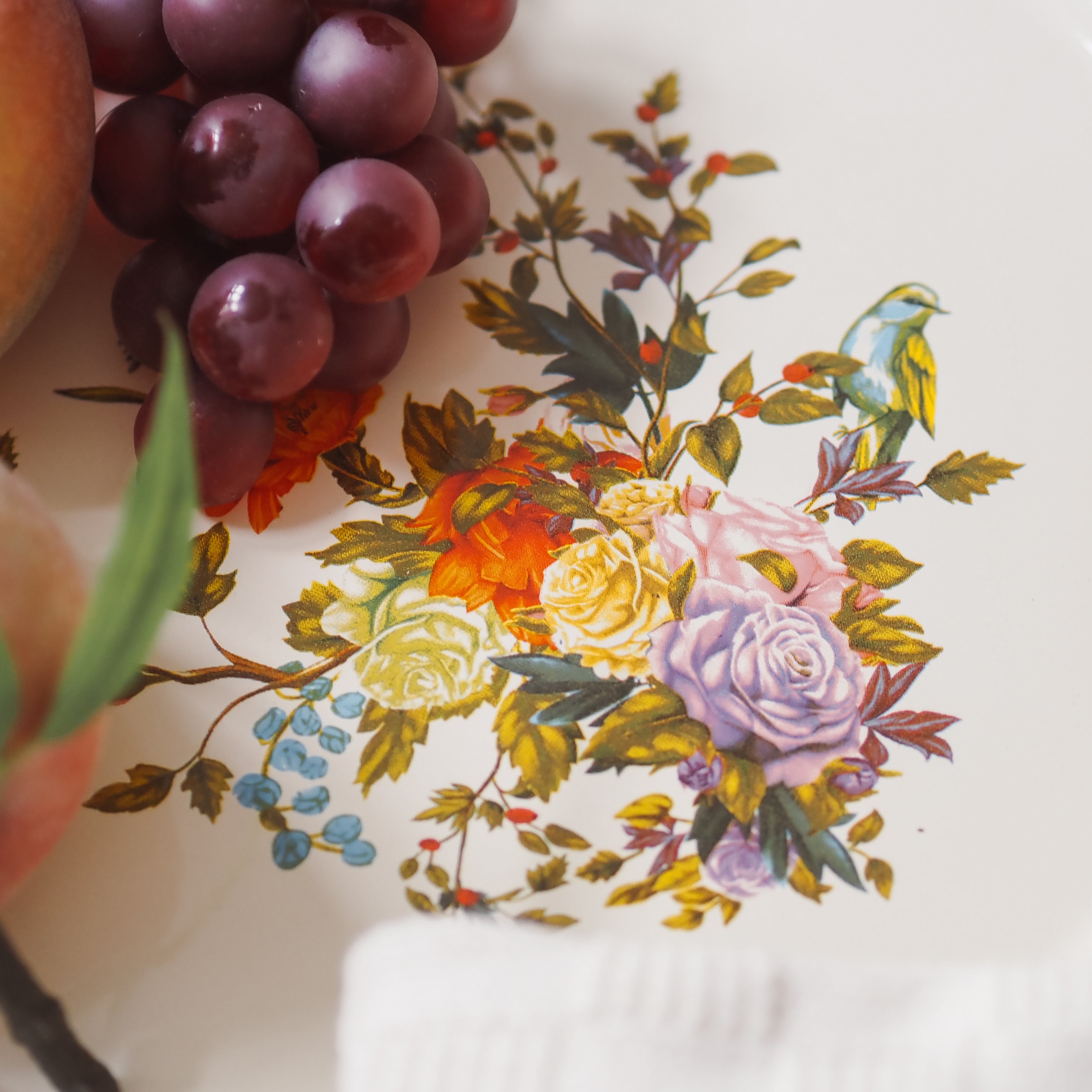 Dekoratives Serviertablett · florales Vogelmotiv / klassisch inspiriert