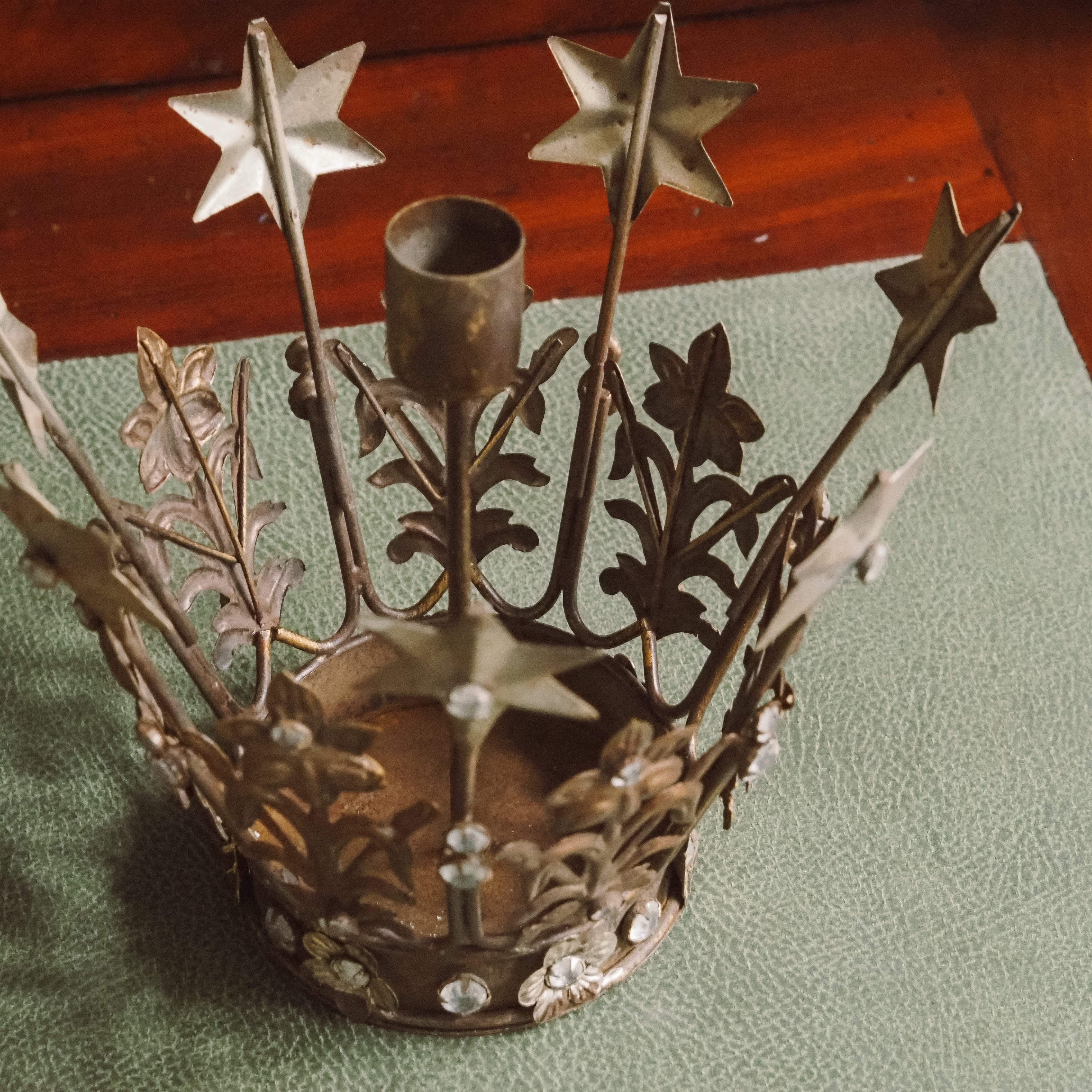 Kerzenständer Krone · historisierende Metallkrone mit Sternornamentik