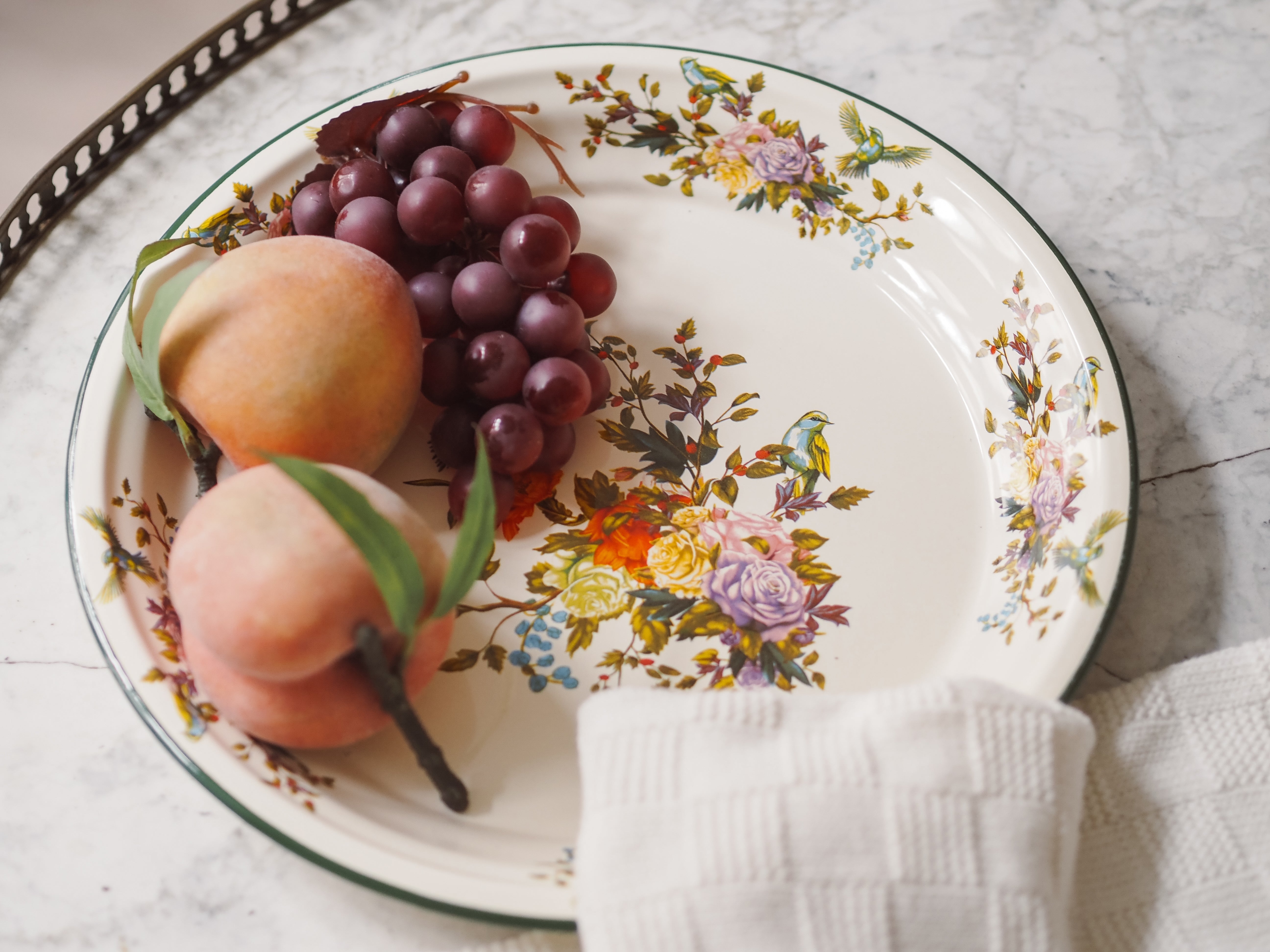 Dekoratives Serviertablett · florales Vogelmotiv / klassisch inspiriert