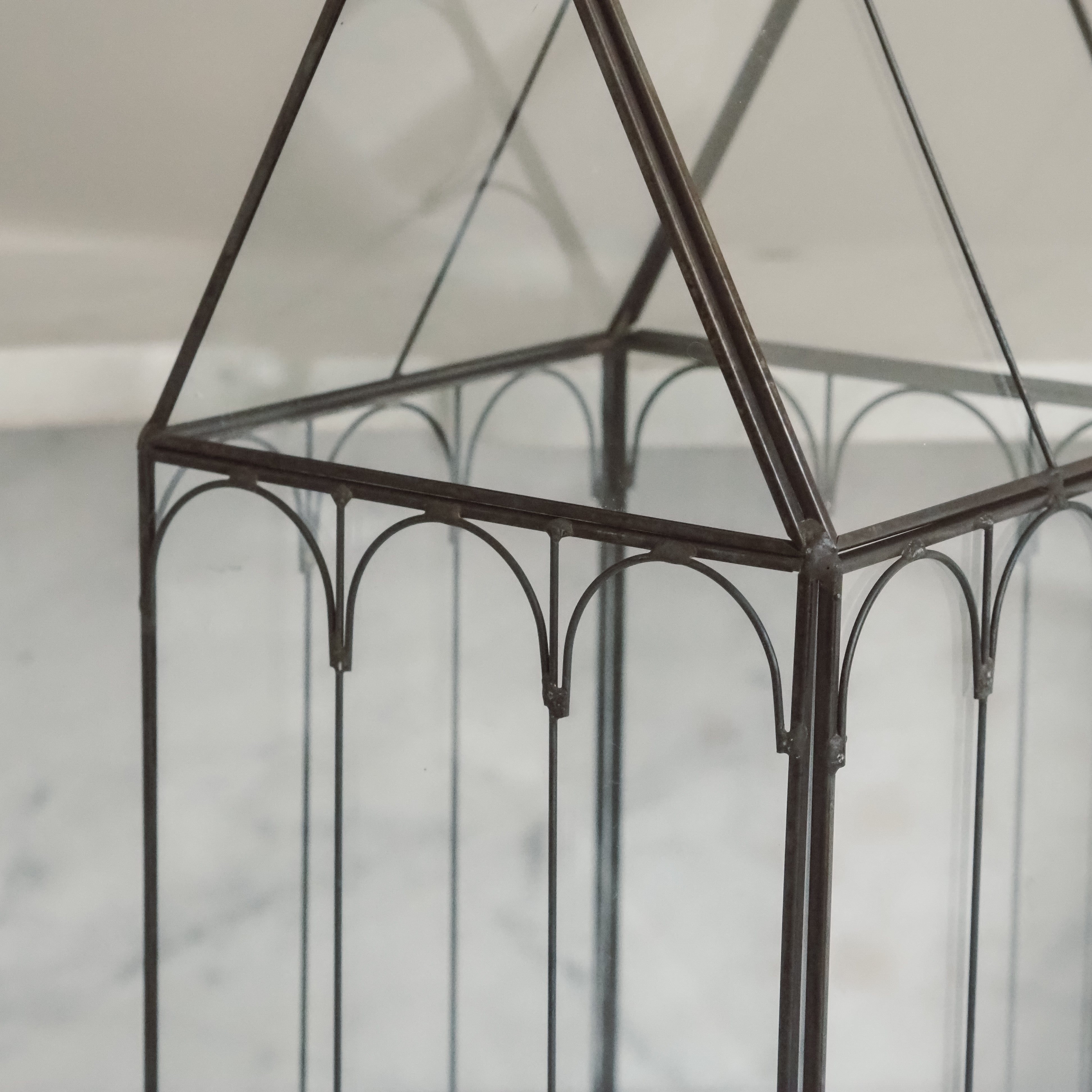 Dekovitrine Haus · Glasvitrine im Gewächshausstil zum Stellen oder Aufhängen