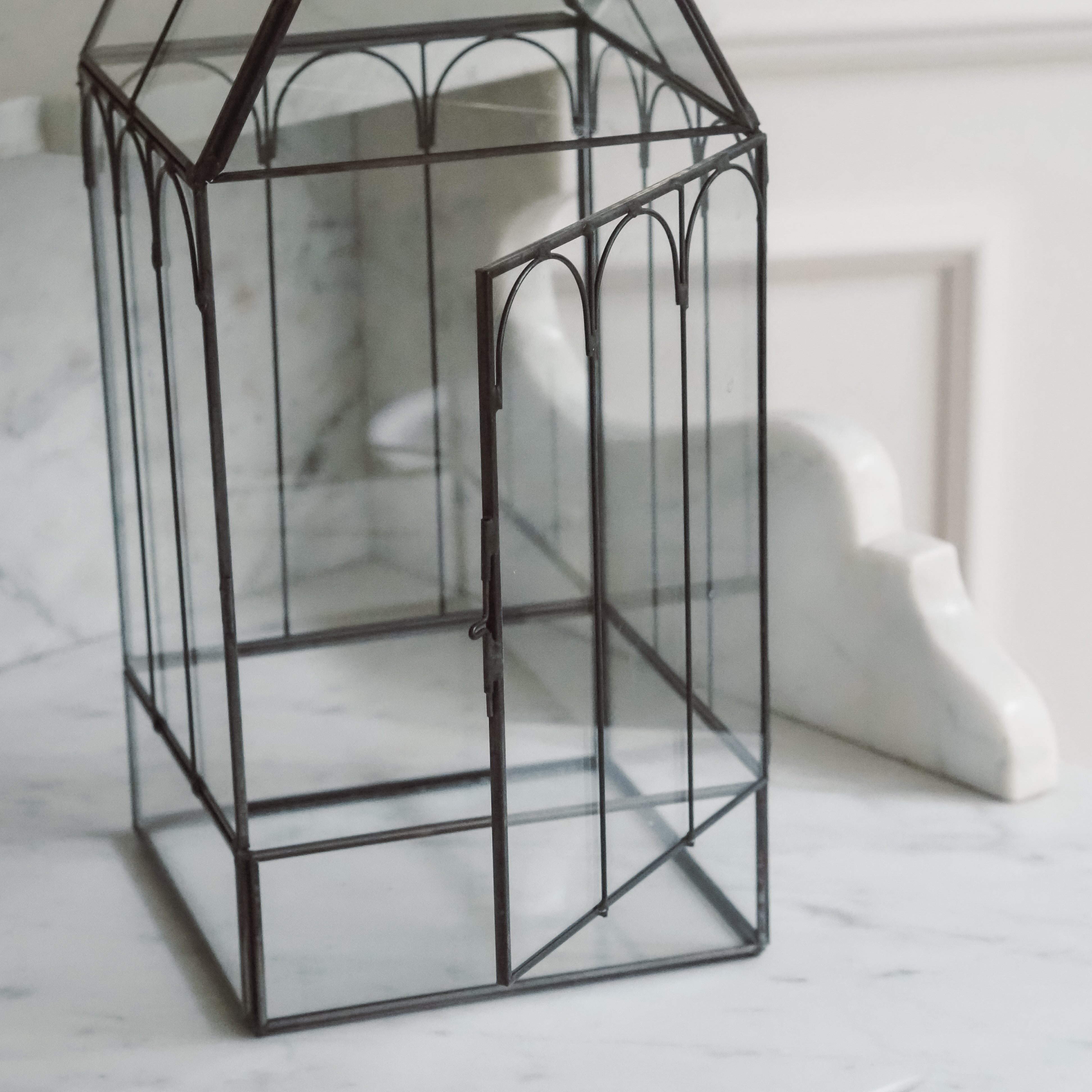 Dekovitrine Haus · Glasvitrine im Gewächshausstil zum Stellen oder Aufhängen