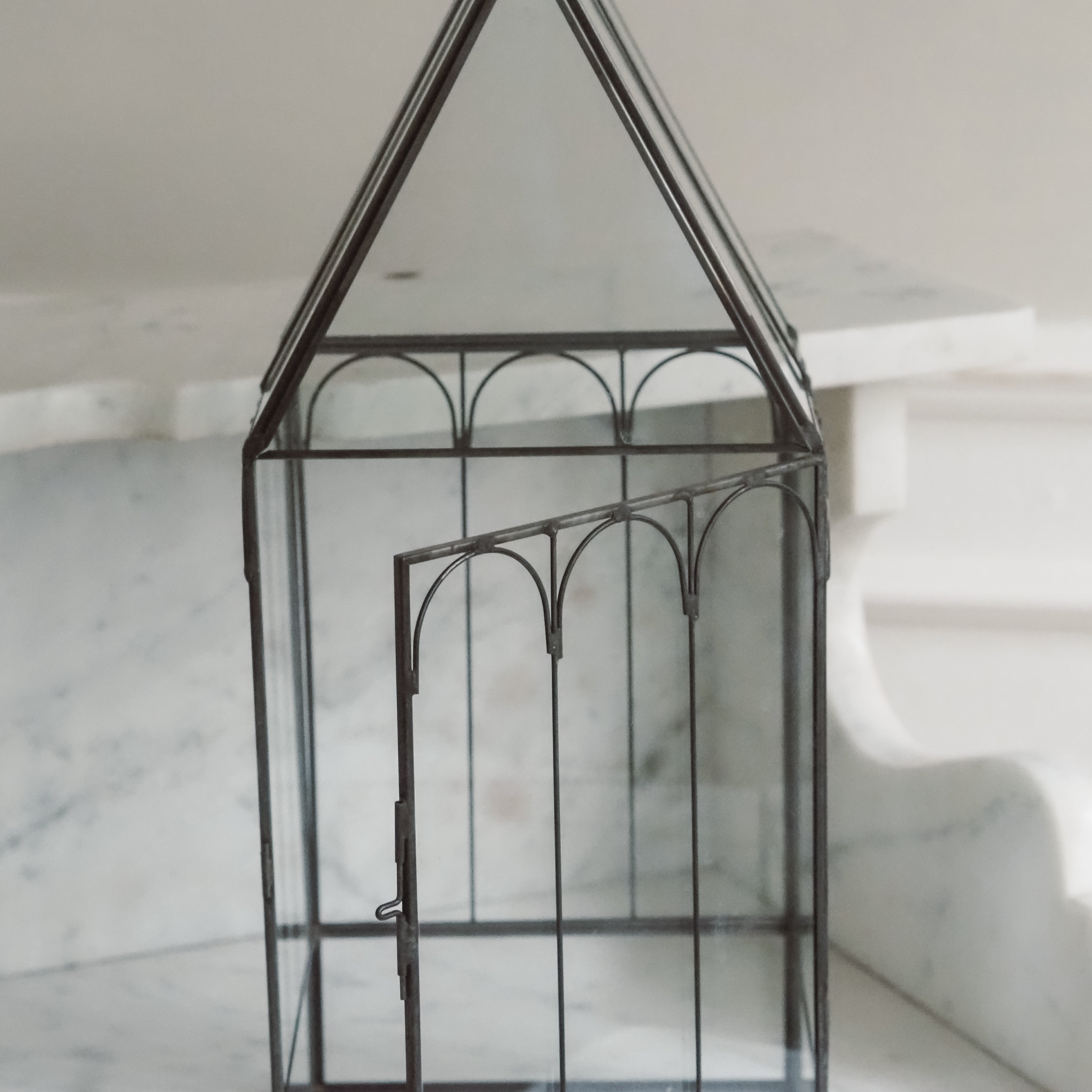 Dekovitrine Haus · Glasvitrine im Gewächshausstil zum Stellen oder Aufhängen