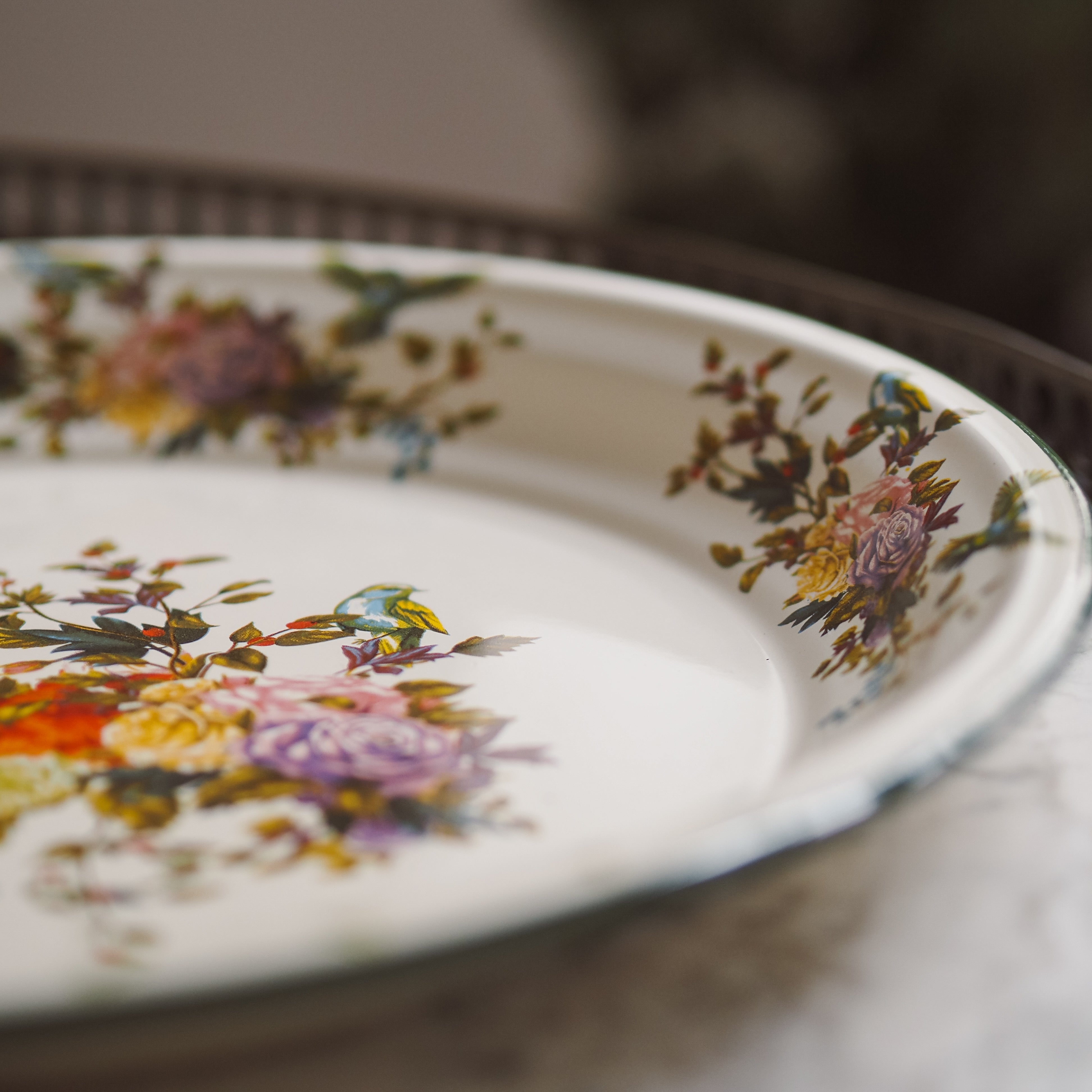 Dekoratives Serviertablett · florales Vogelmotiv / klassisch inspiriert