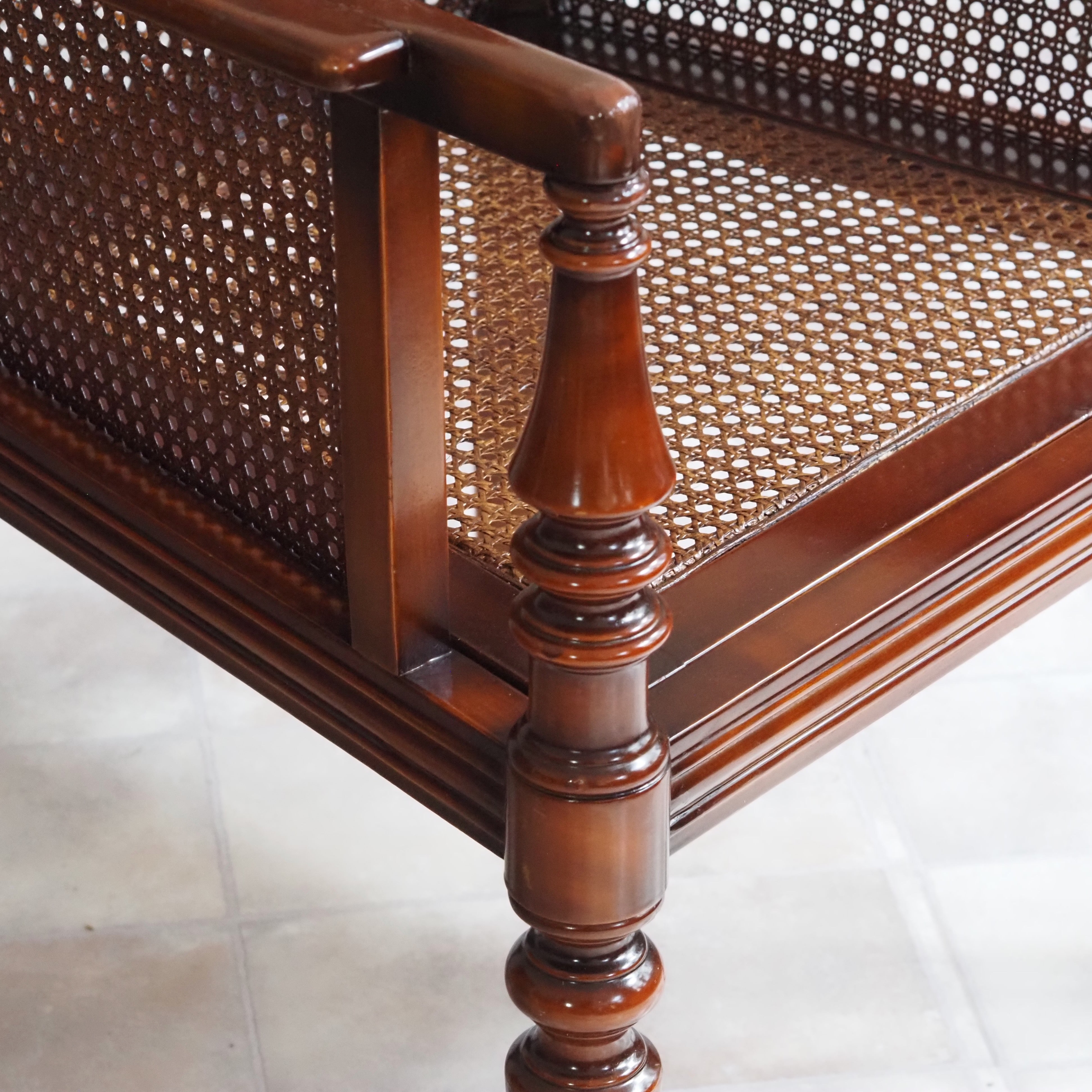 Rattan Sessel Kolonialstil – Bergère mit Wiener Geflecht, Massivholz