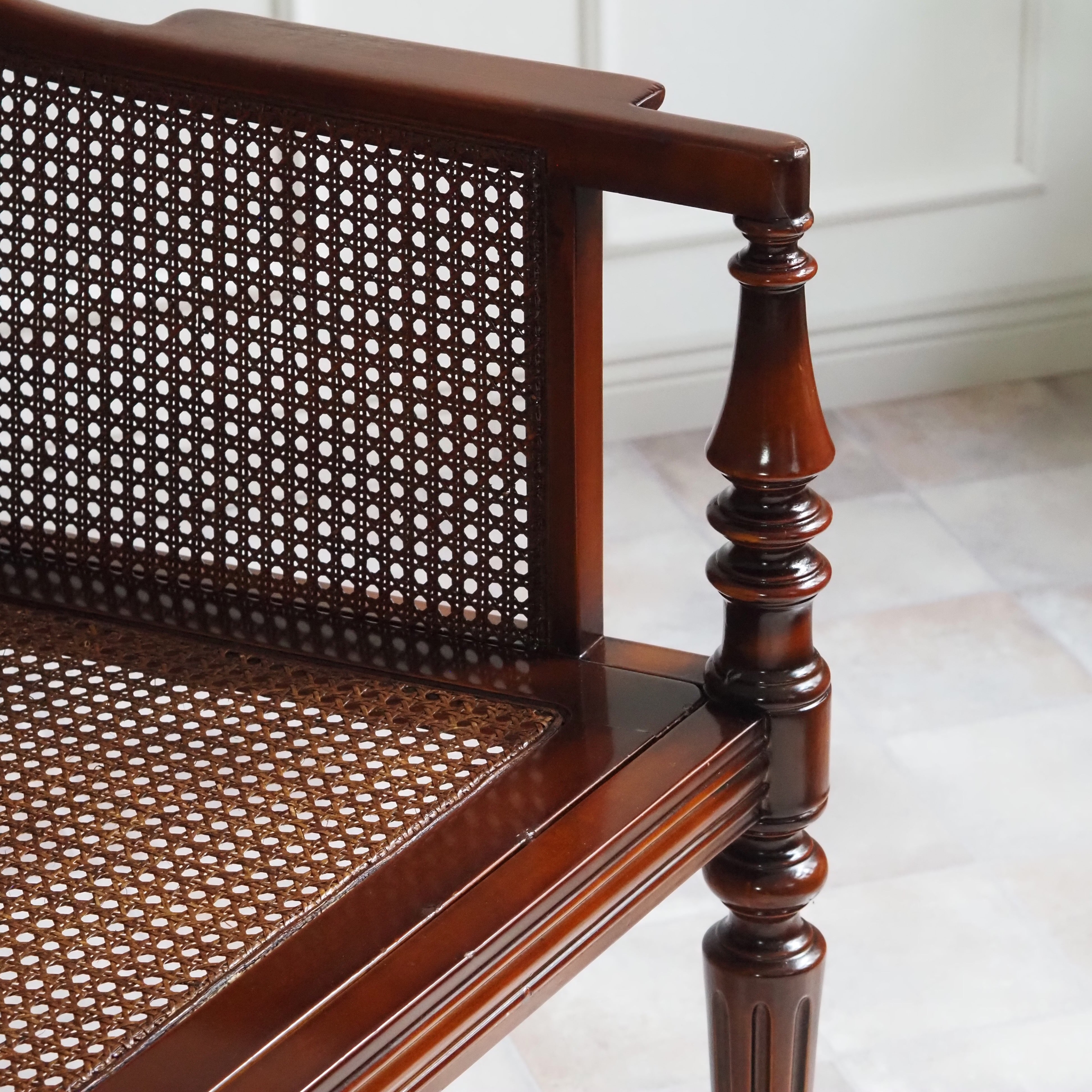 Rattan Sessel Kolonialstil – Bergère mit Wiener Geflecht, Massivholz