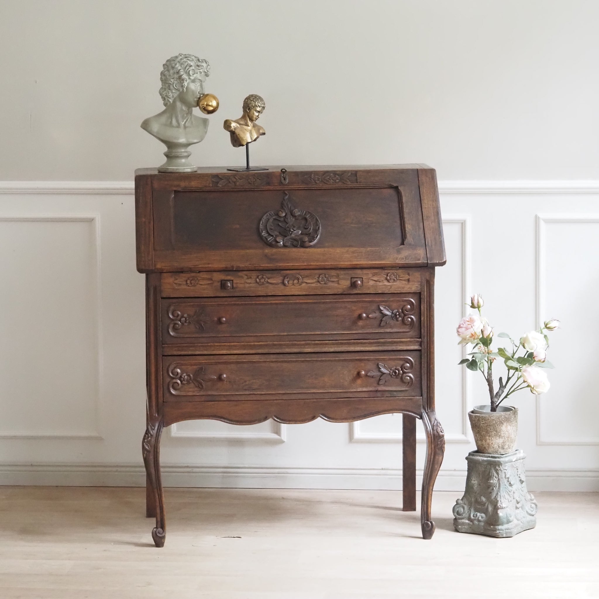 Antiker französischer Schreibsekretär im Louis XV Stil um 1920