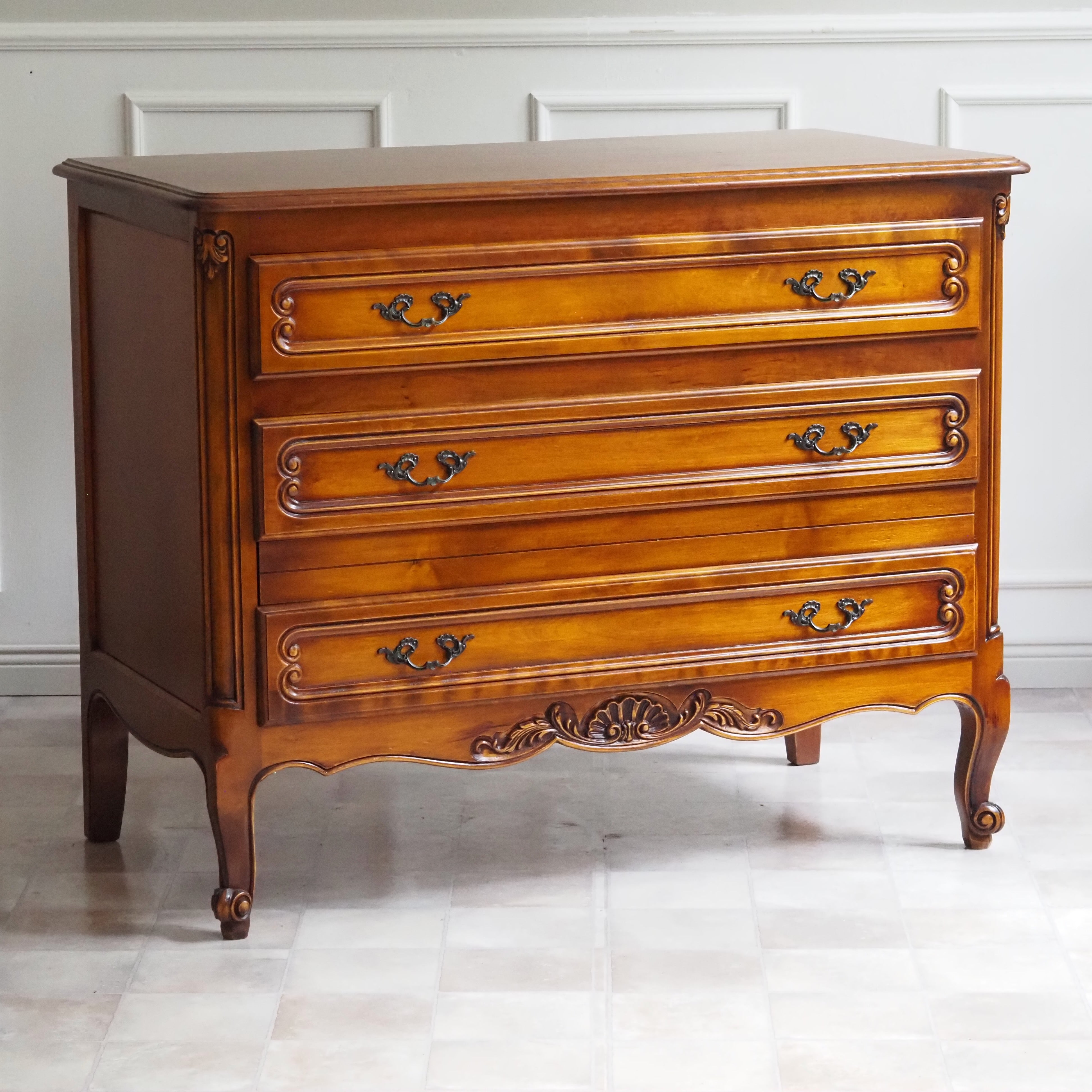 Louis XV Stil Kommode Kirschbaum, 2. Hälfte 20. Jahrhundert