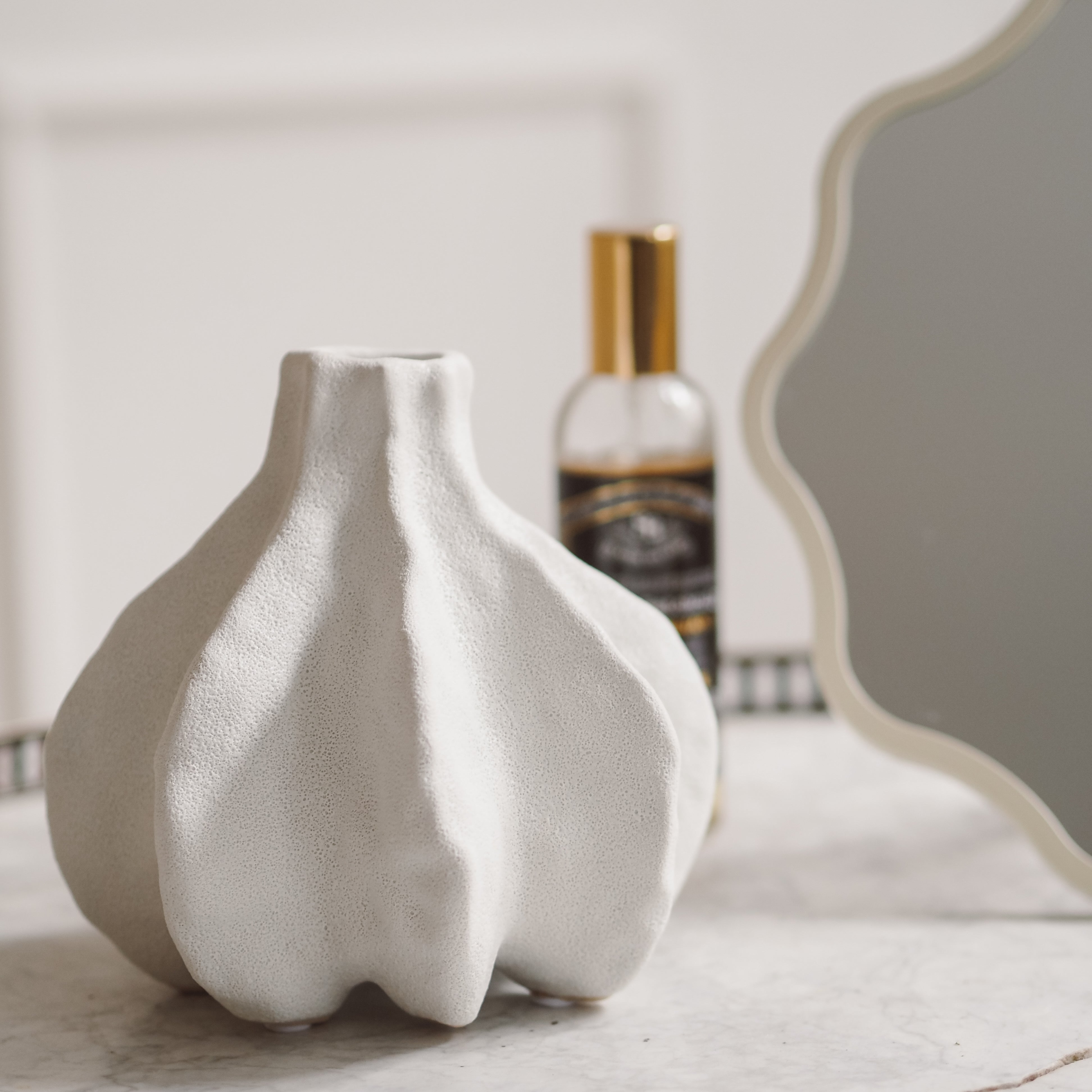 Vase Steingut · organische Formensprache / Dekorobjekt