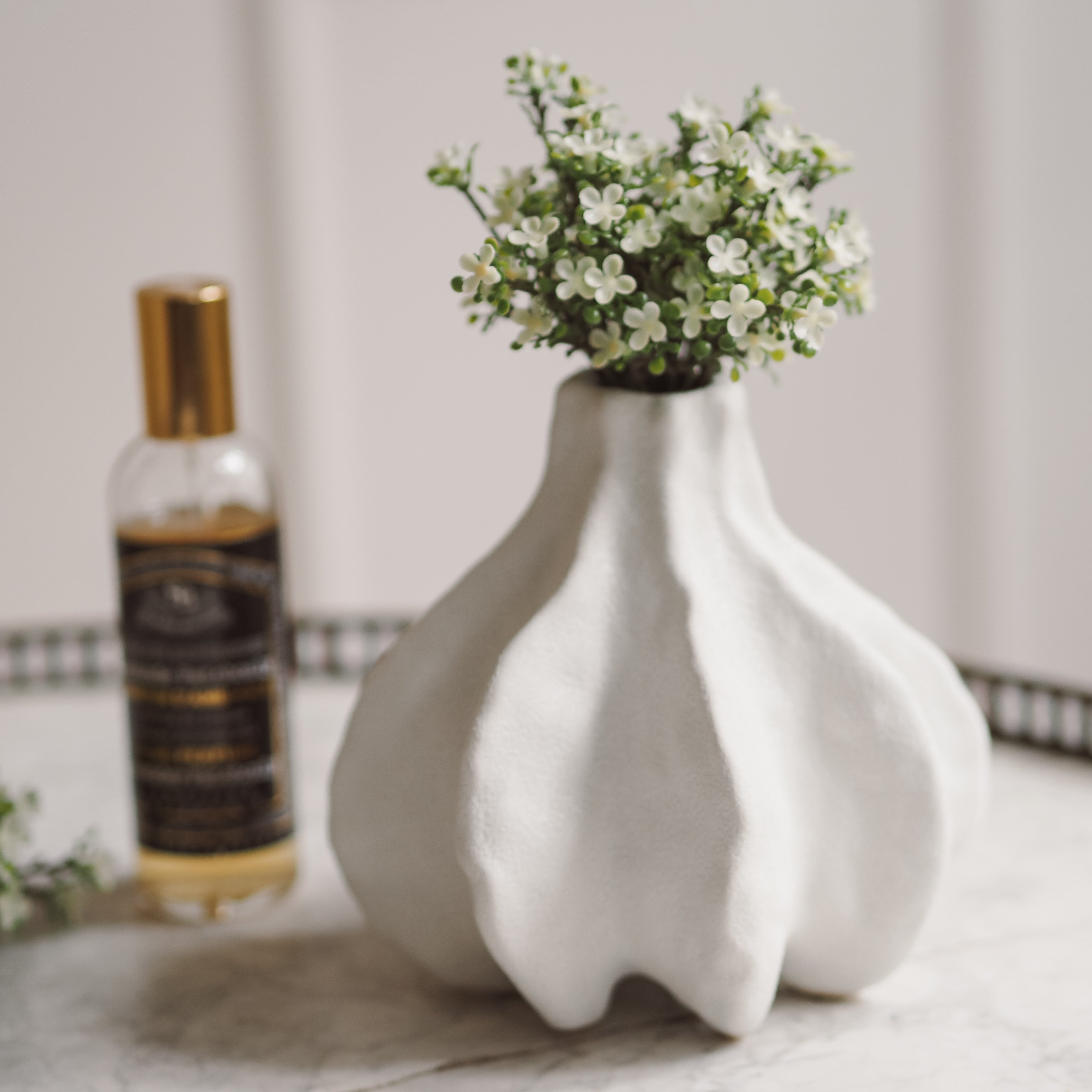 Vase Steingut · organische Formensprache / Dekorobjekt