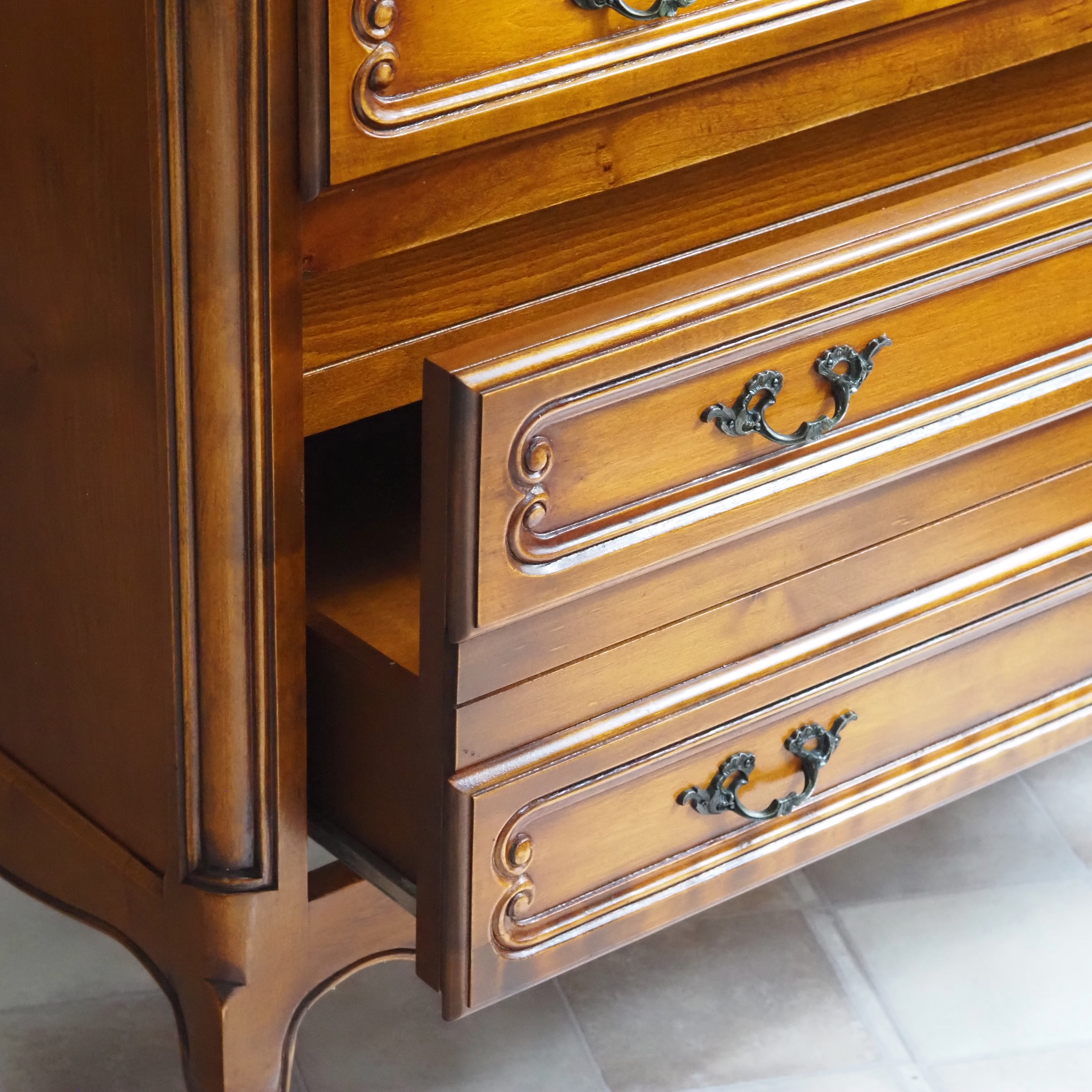Louis XV Stil Kommode Kirschbaum, 2. Hälfte 20. Jahrhundert