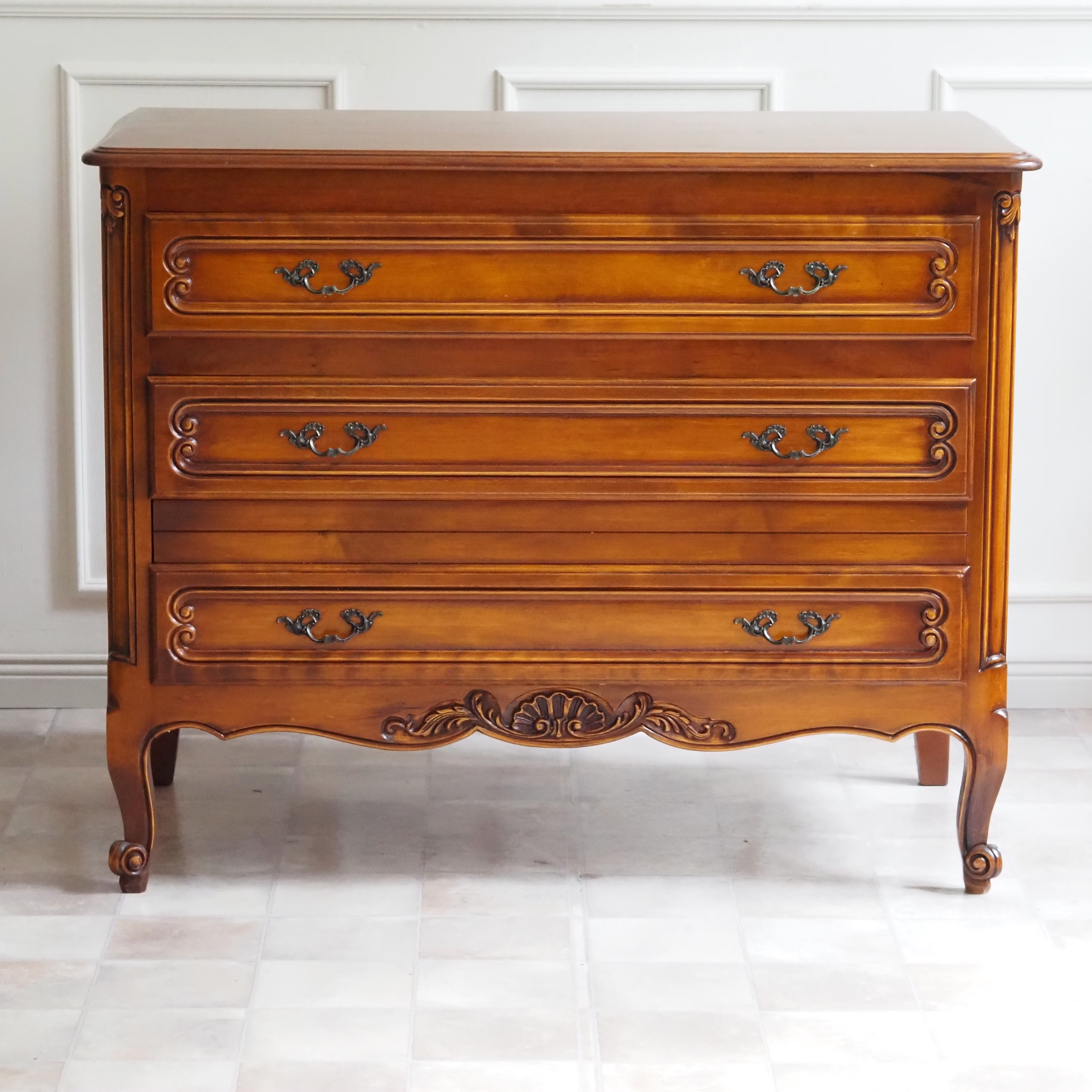 Louis XV Stil Kommode Kirschbaum, 2. Hälfte 20. Jahrhundert