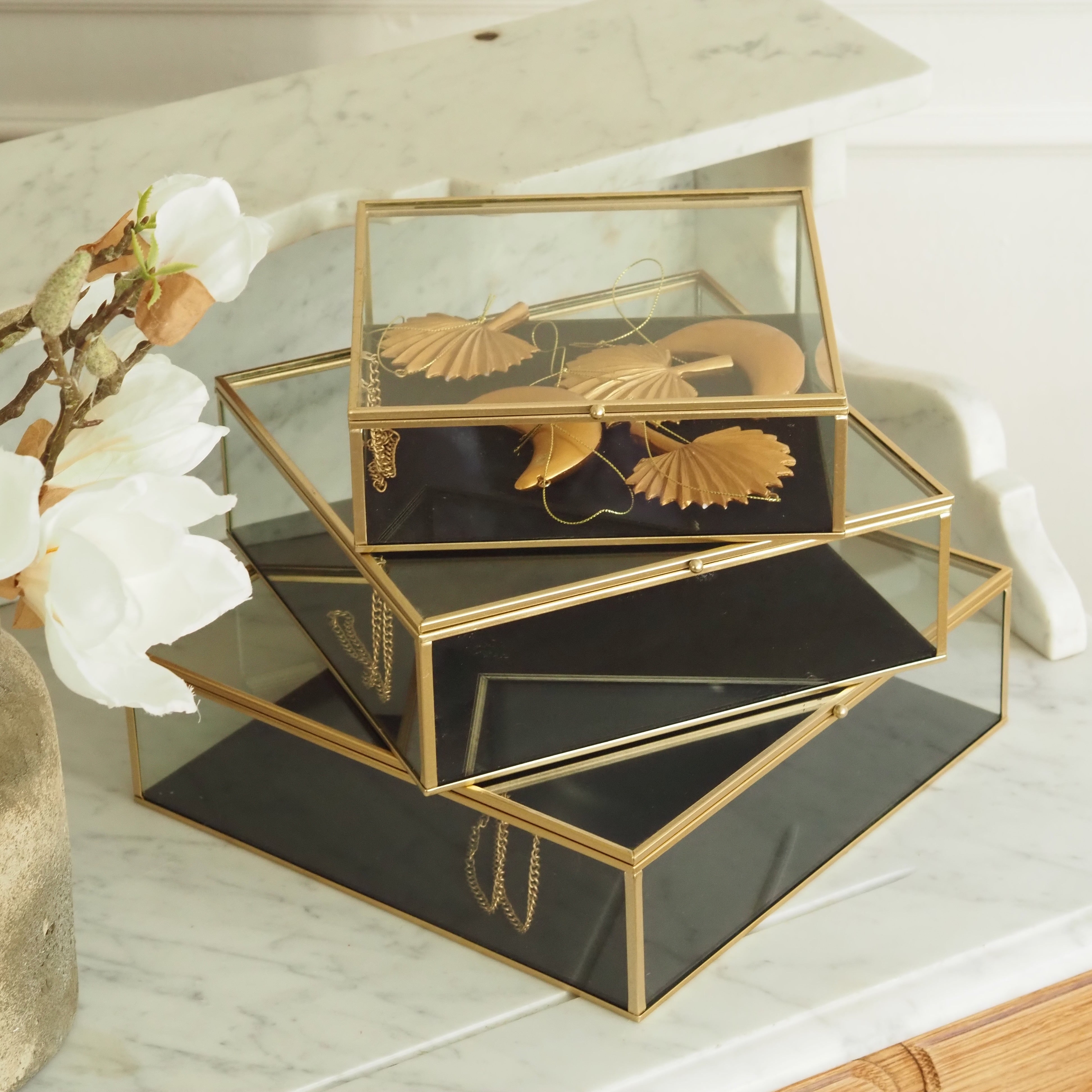 Glaskästchen Set · spiegelndes Schmuck- und Dekorationsobjekt im Art-Déco-inspirierten Stil