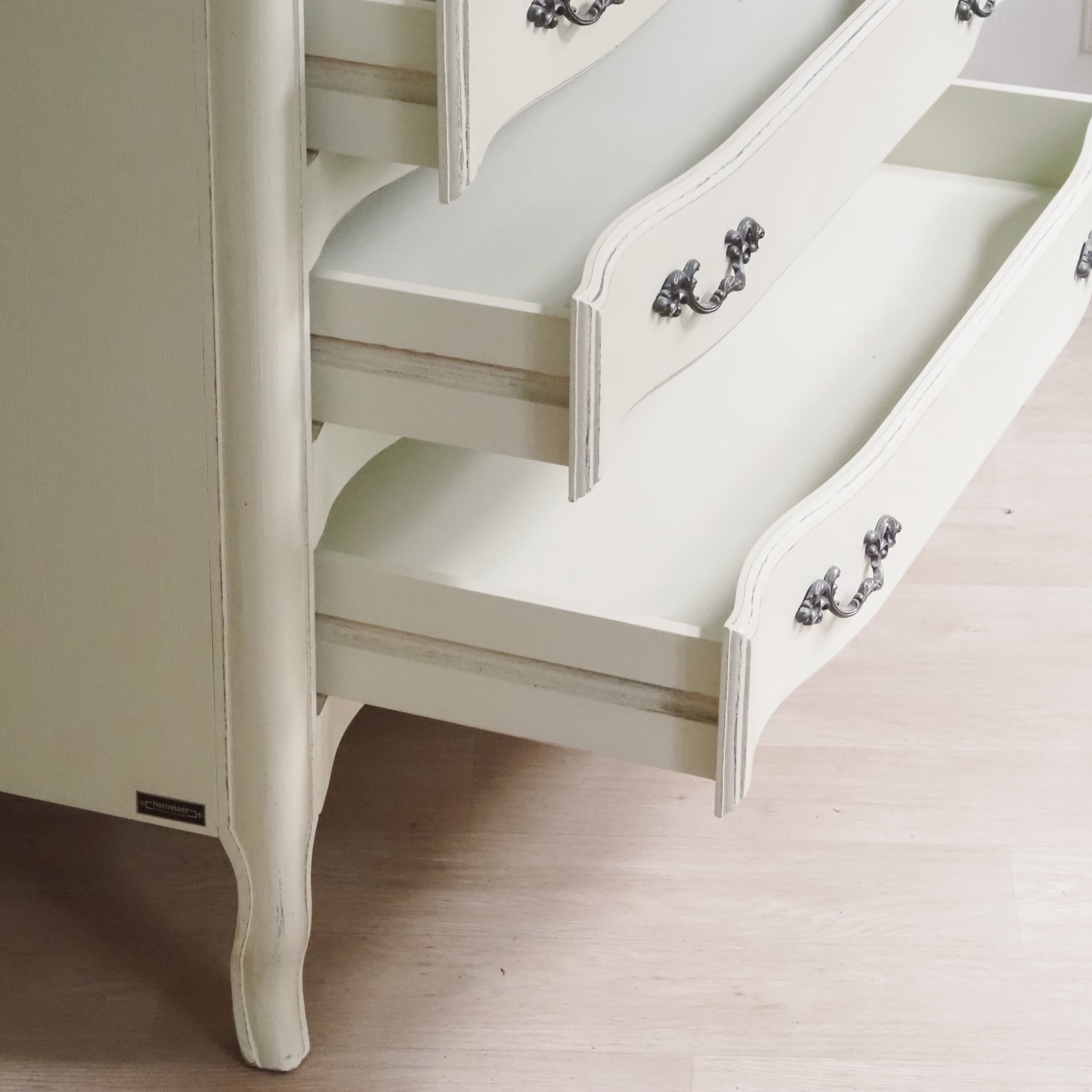 Französische Landhaus Kommode im Louis-Philippe Stil, crème-weiß