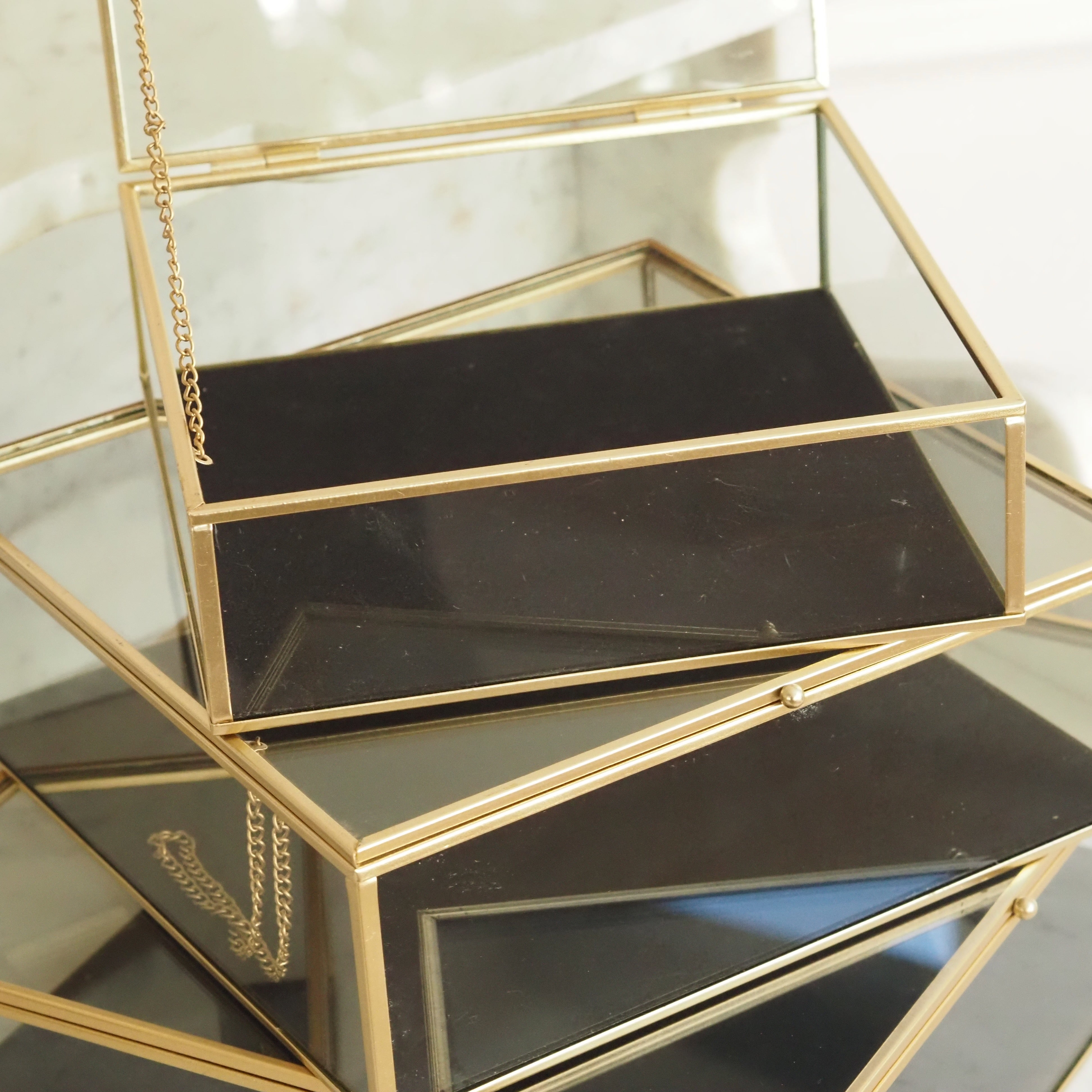 Glaskästchen Set · spiegelndes Schmuck- und Dekorationsobjekt im Art-Déco-inspirierten Stil