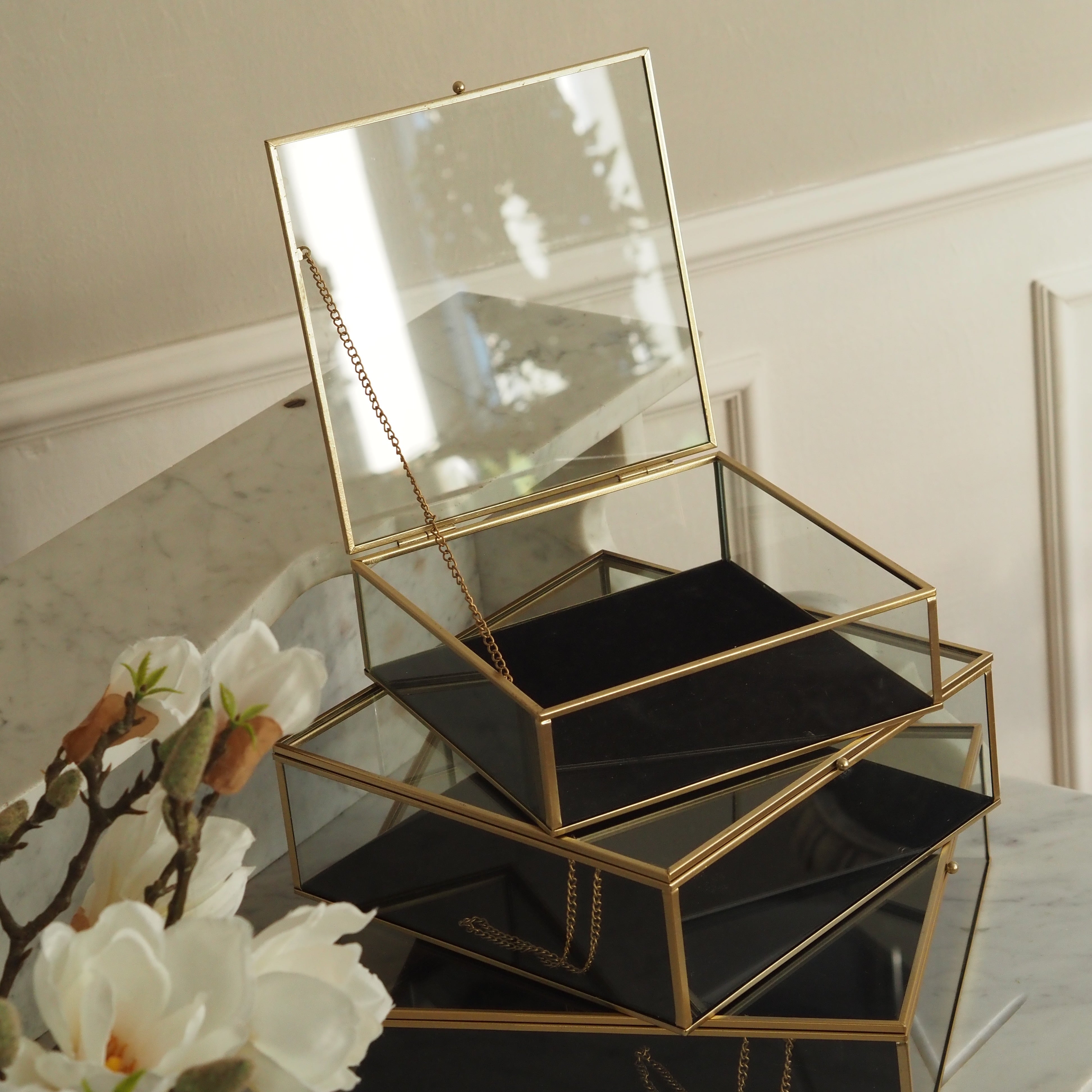 Glaskästchen Set · spiegelndes Schmuck- und Dekorationsobjekt im Art-Déco-inspirierten Stil