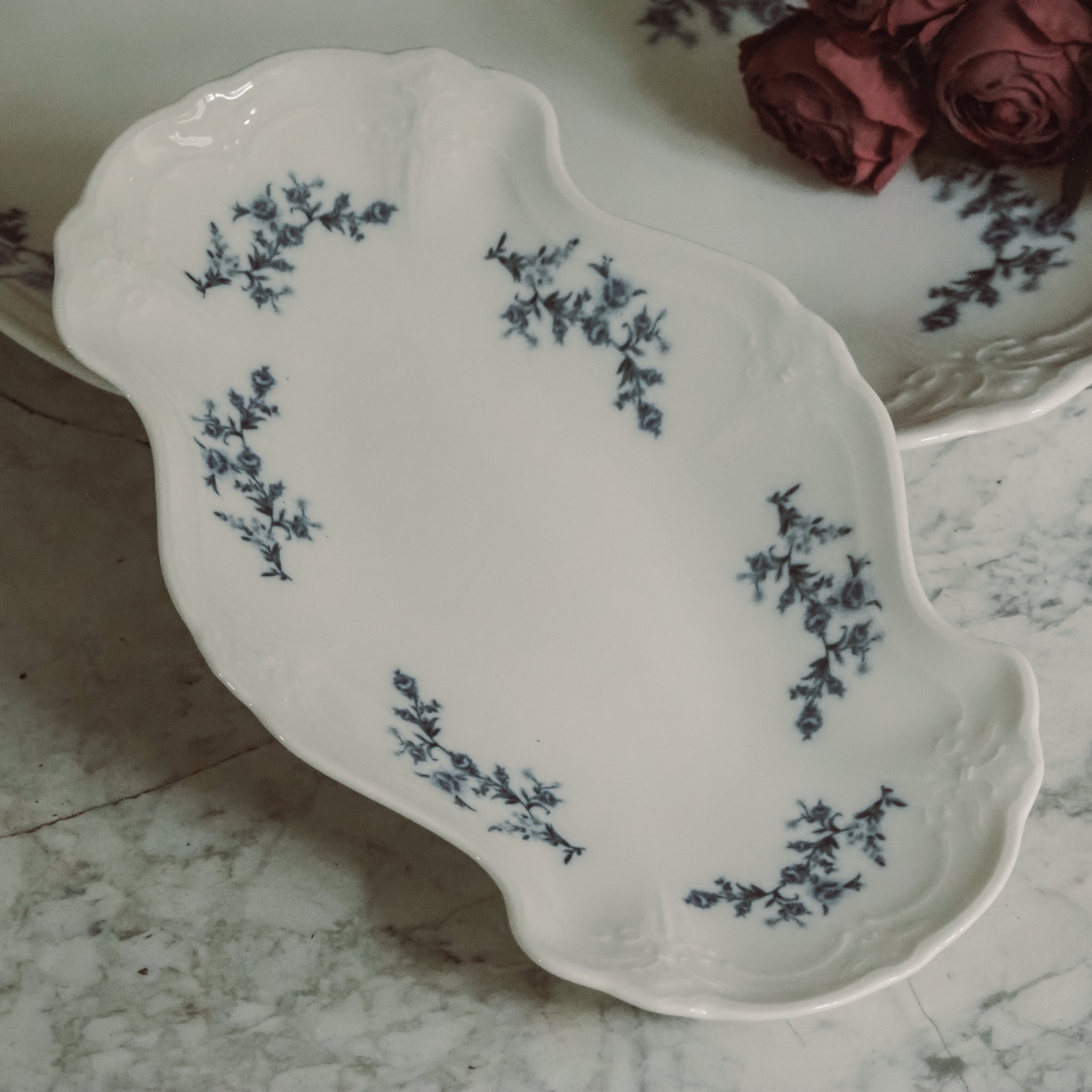 Servierschalen SET von 2 · blaue Blume / historisch inspirierte Porzellanschalen