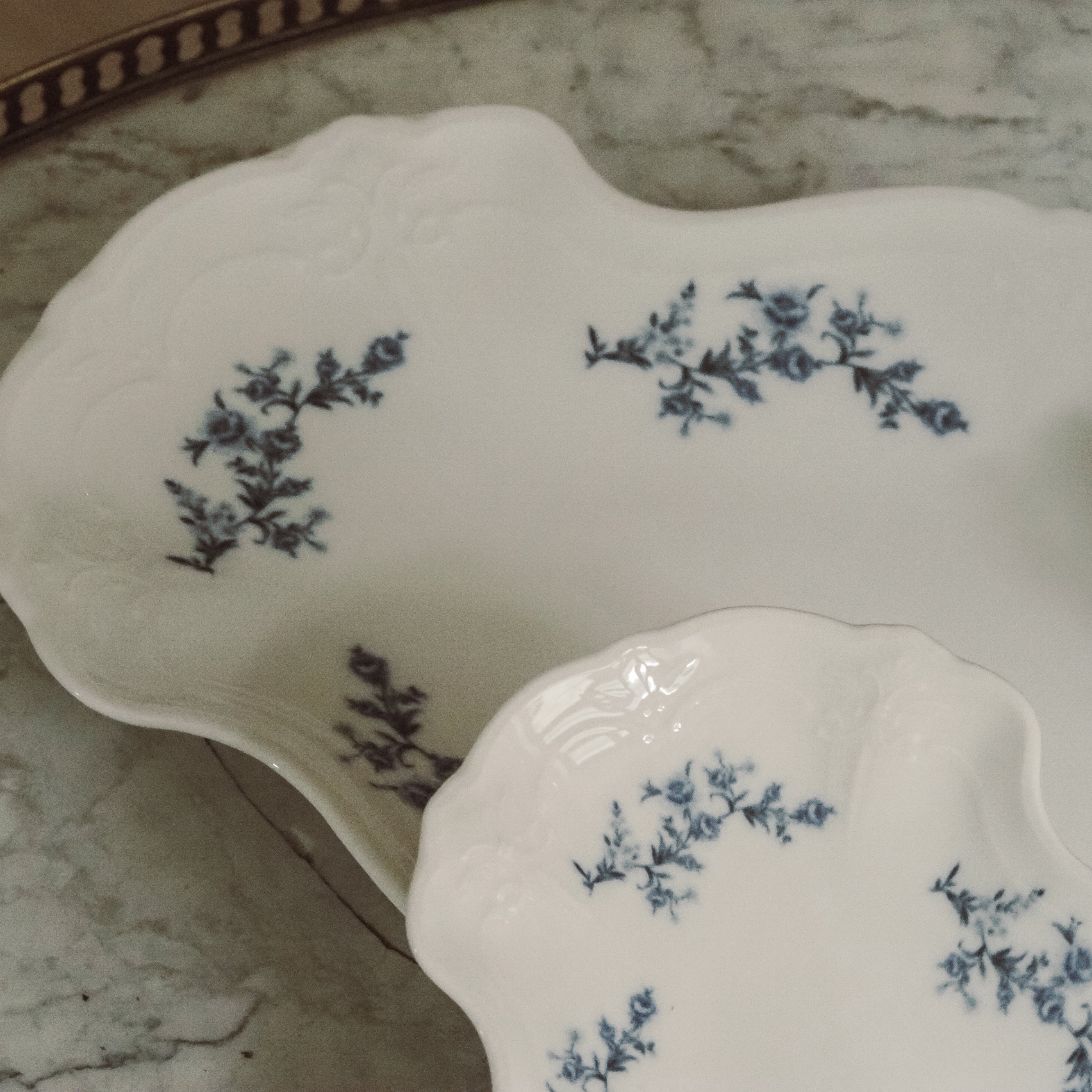 Servierschalen SET von 2 · blaue Blume / historisch inspirierte Porzellanschalen