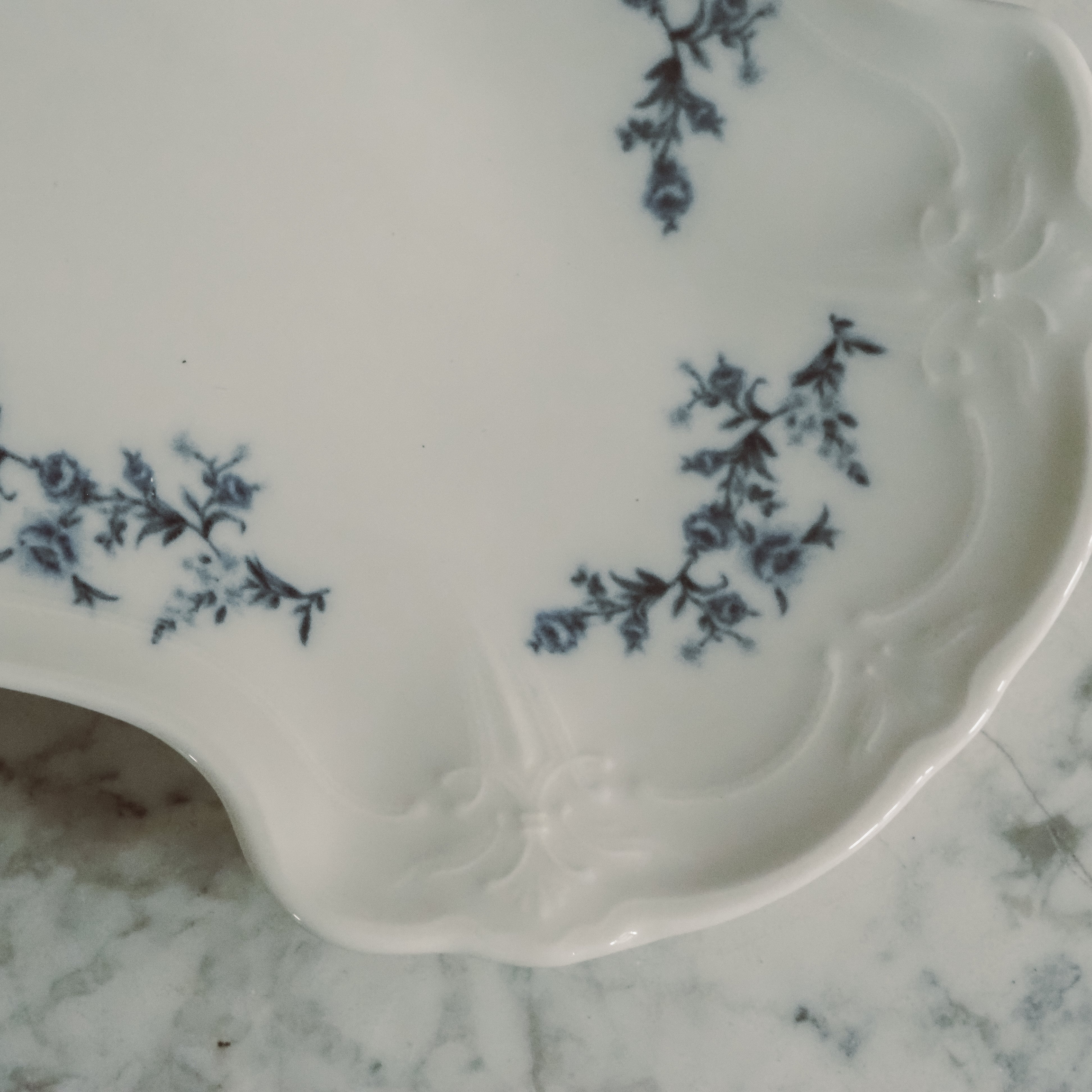 Servierschalen SET von 2 · blaue Blume / historisch inspirierte Porzellanschalen
