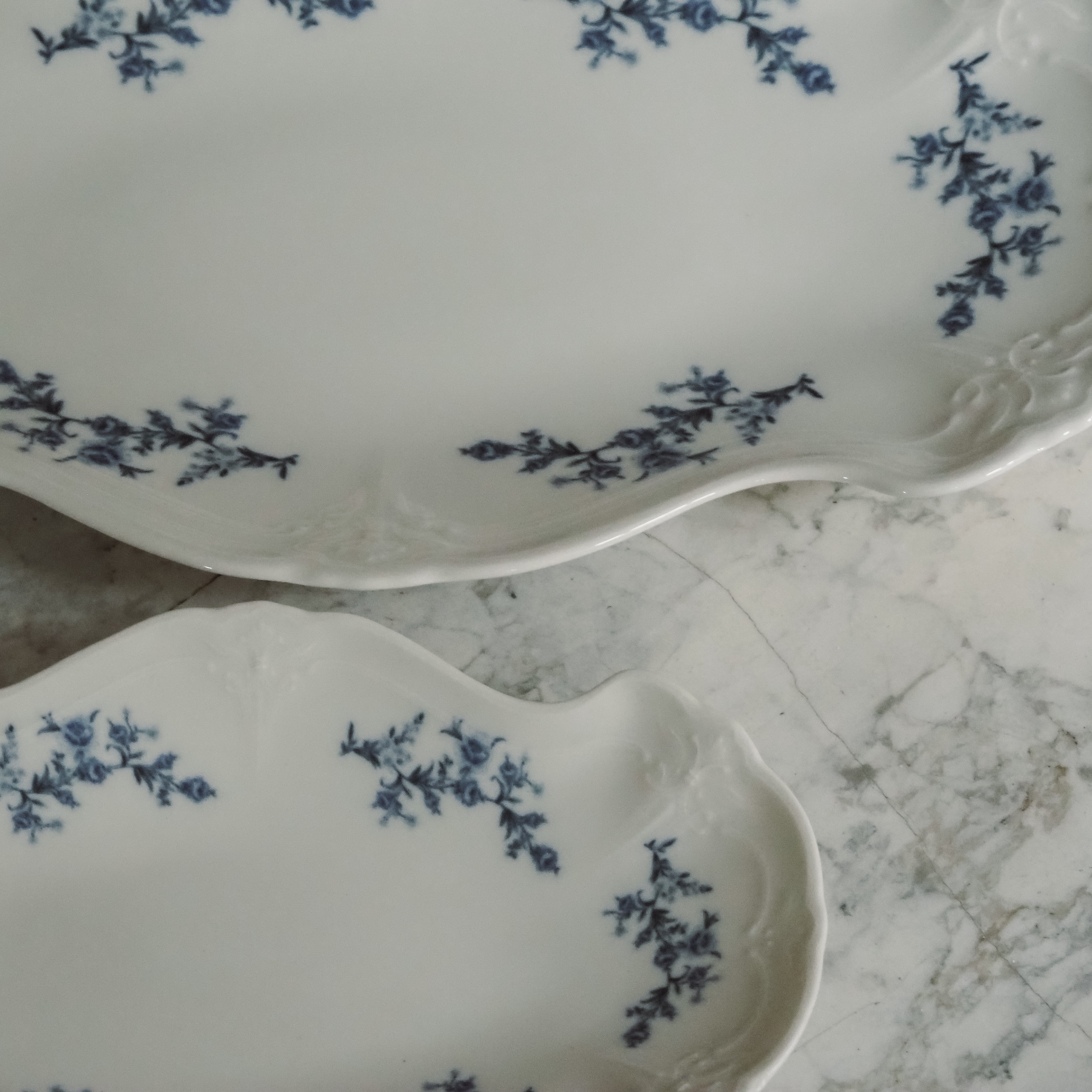 Servierschalen SET von 2 · blaue Blume / historisch inspirierte Porzellanschalen
