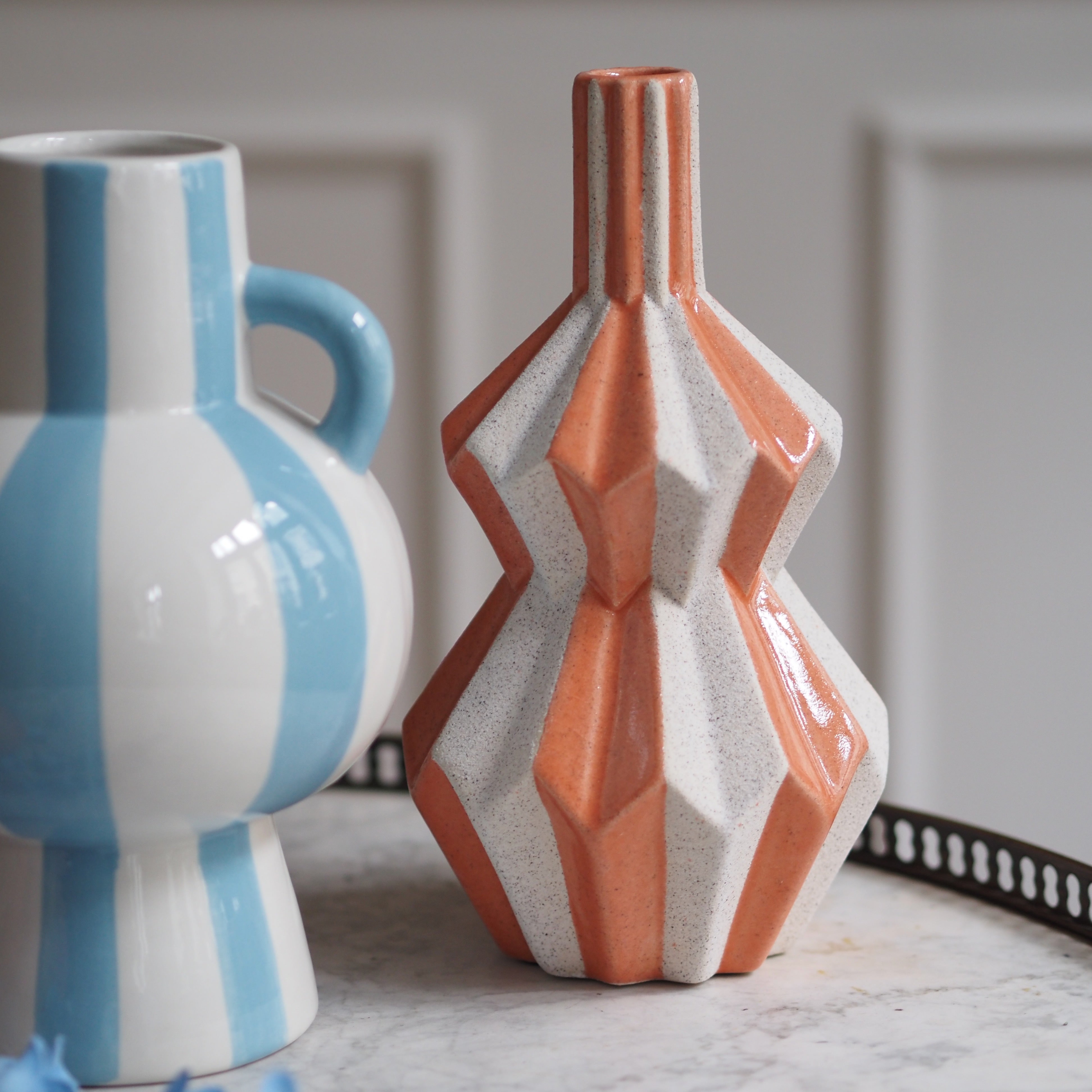 Vase · kubistische Formensprache / facettierte Keramik