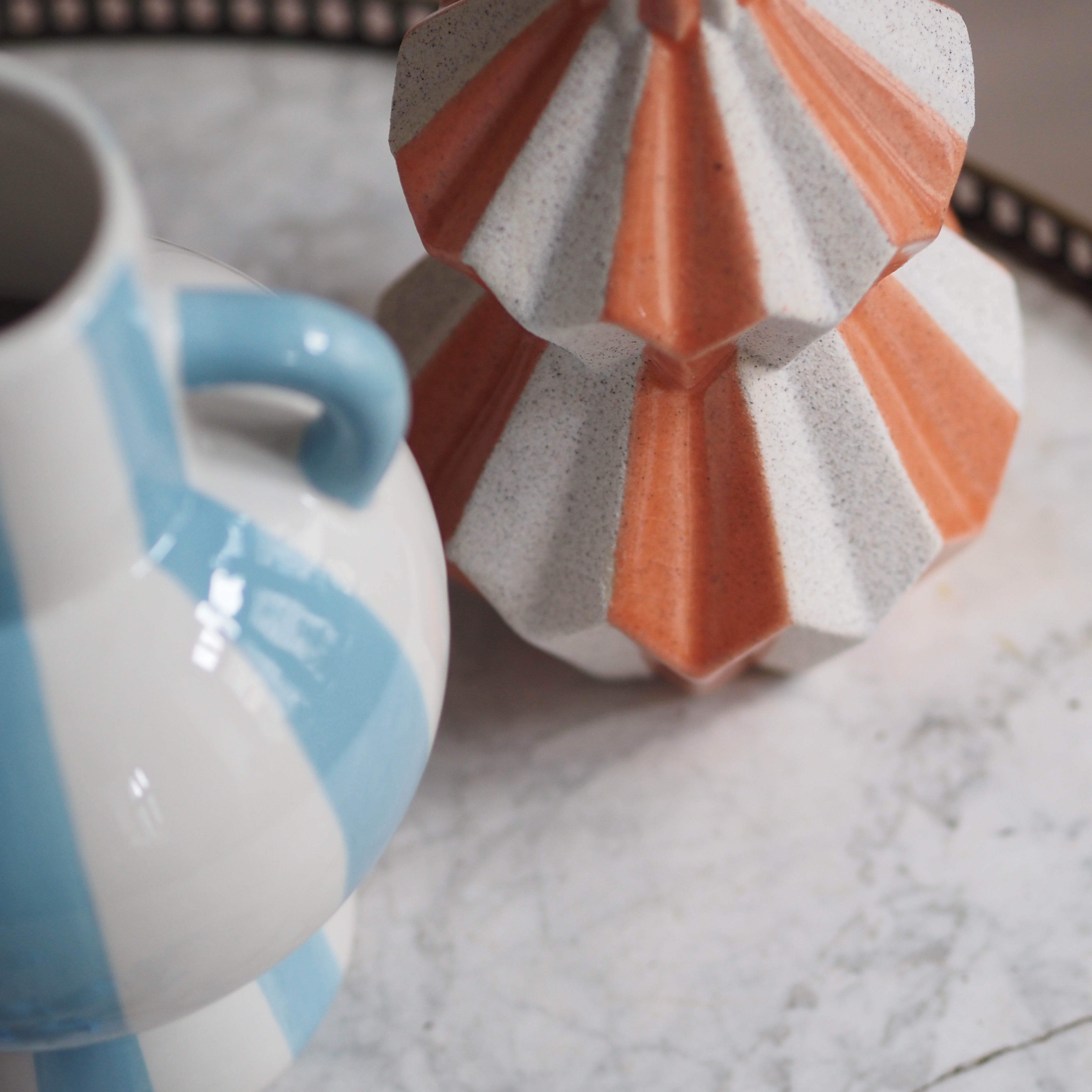Vase · kubistische Formensprache / facettierte Keramik