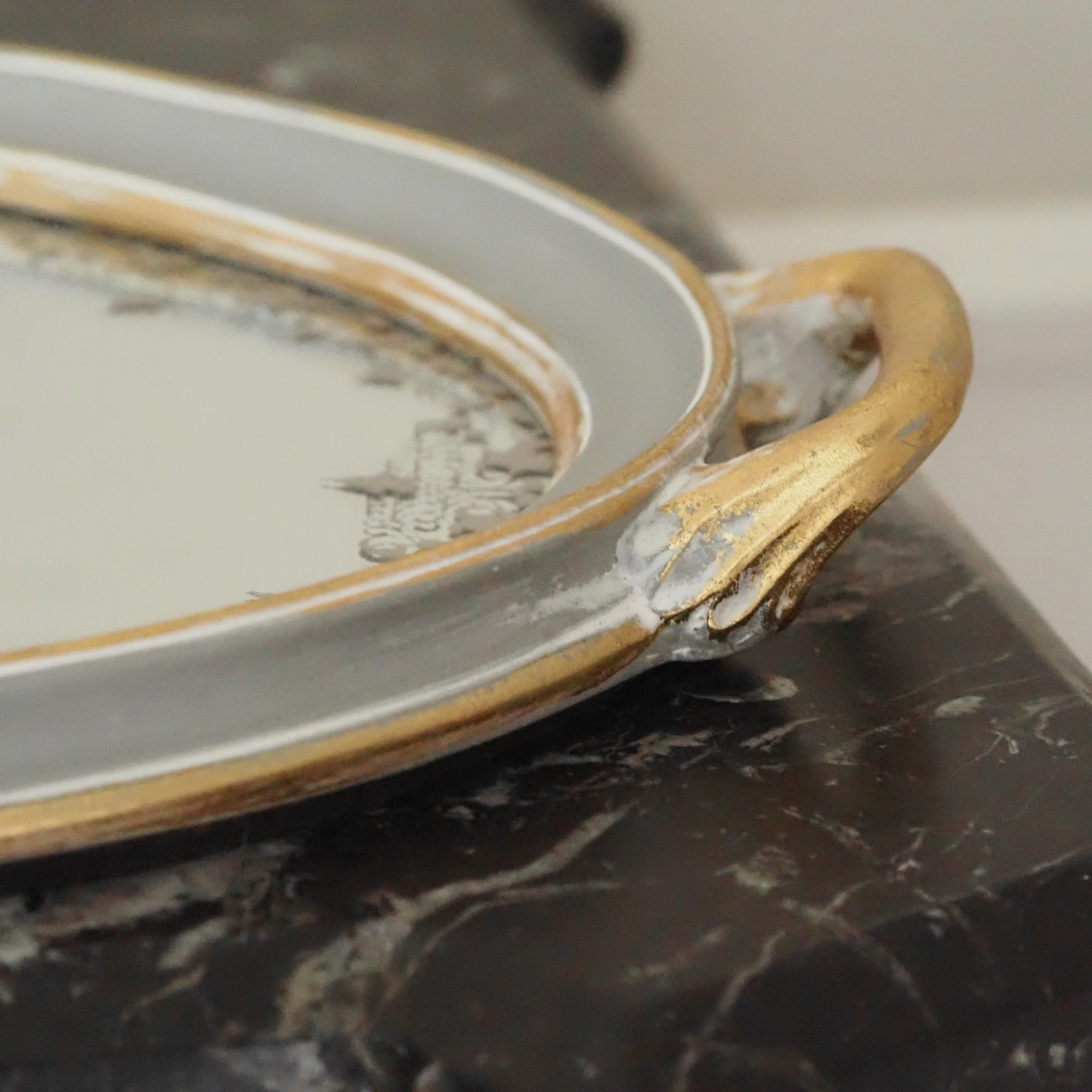 Spiegeltablett Oval · Weißgrau Goldoptik Neoklassik