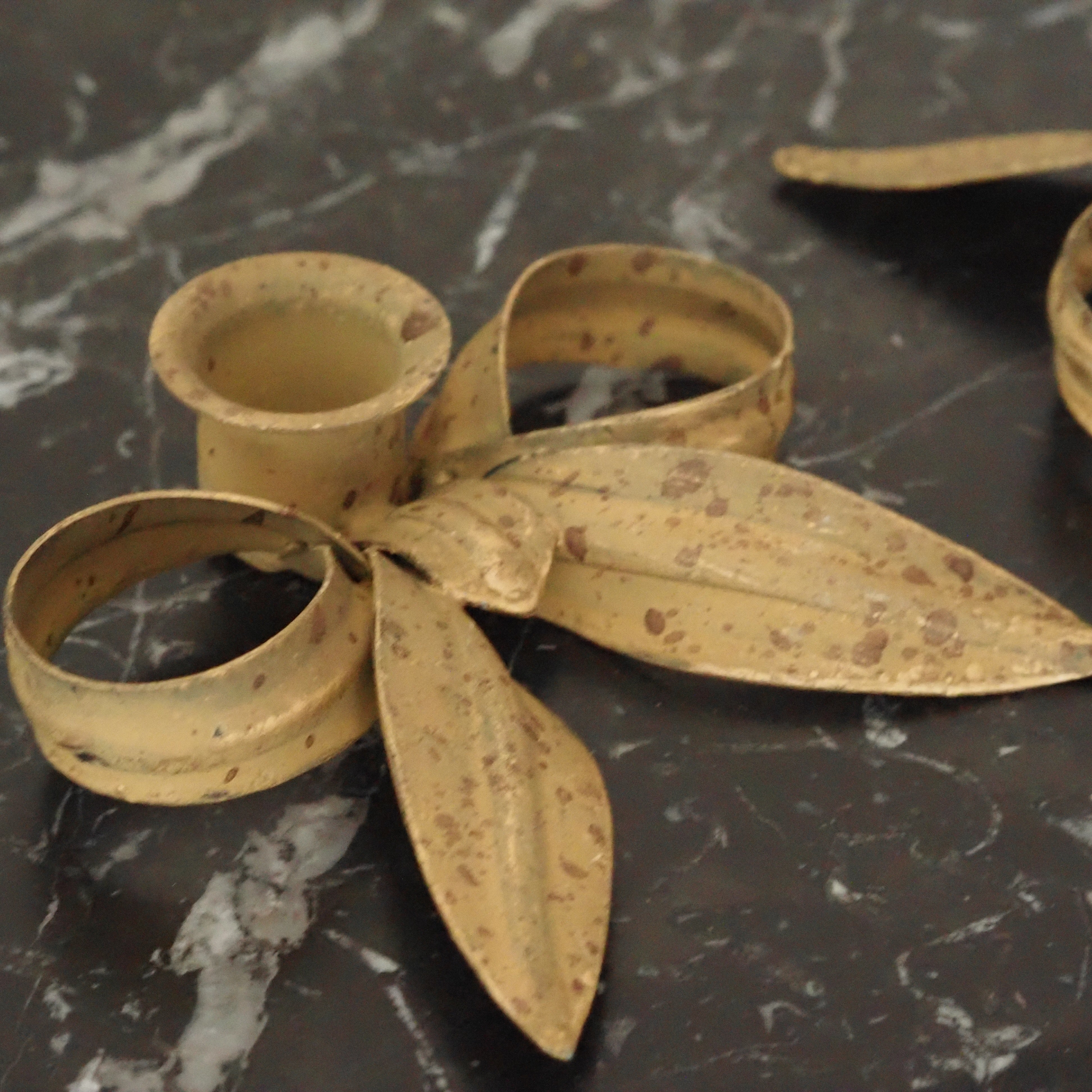 Kerzenhalter Schleife goldfarben · Louis-Seize inspiriert