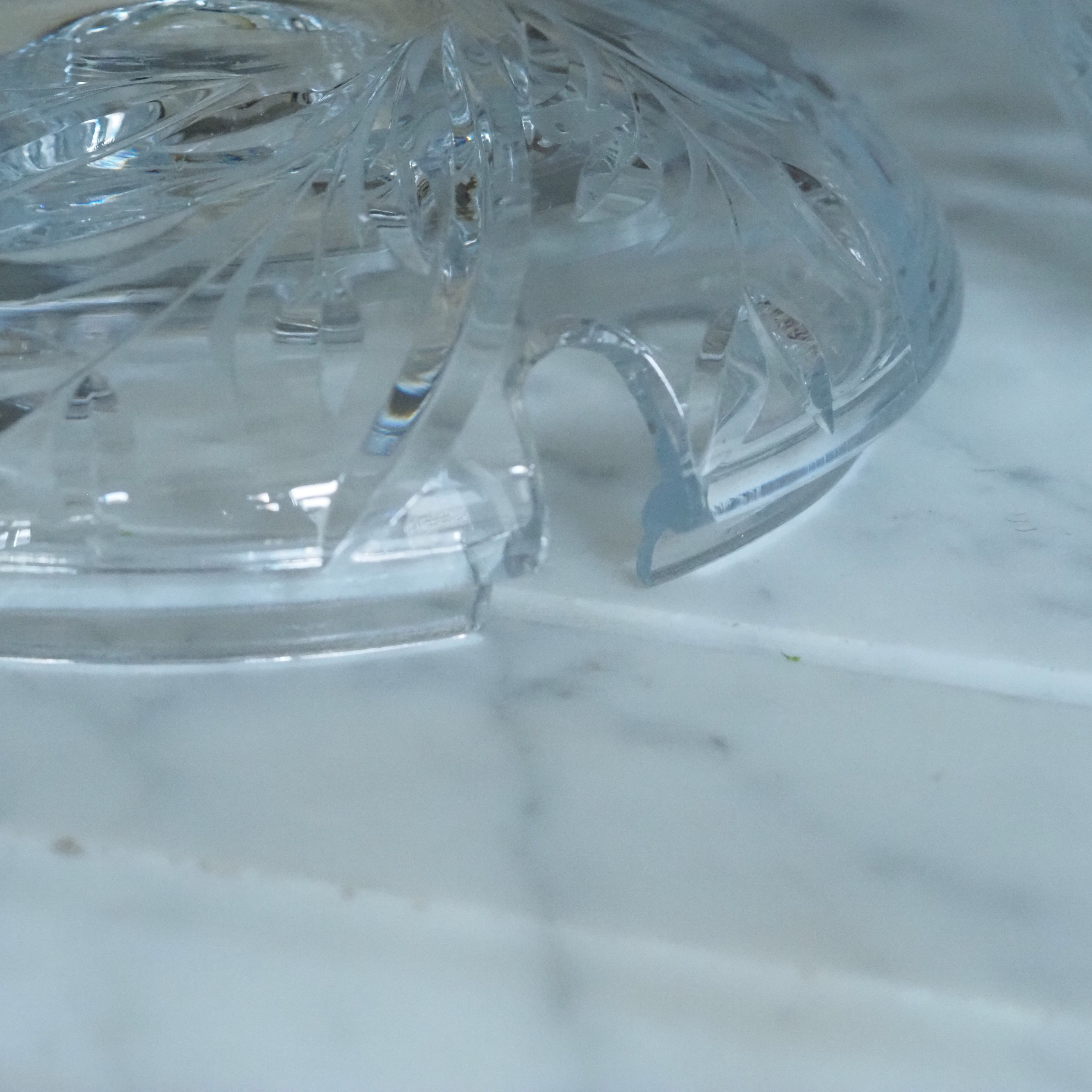 Bowlegefäß aus Glas · floraler Schliff · klassische Tischkultur