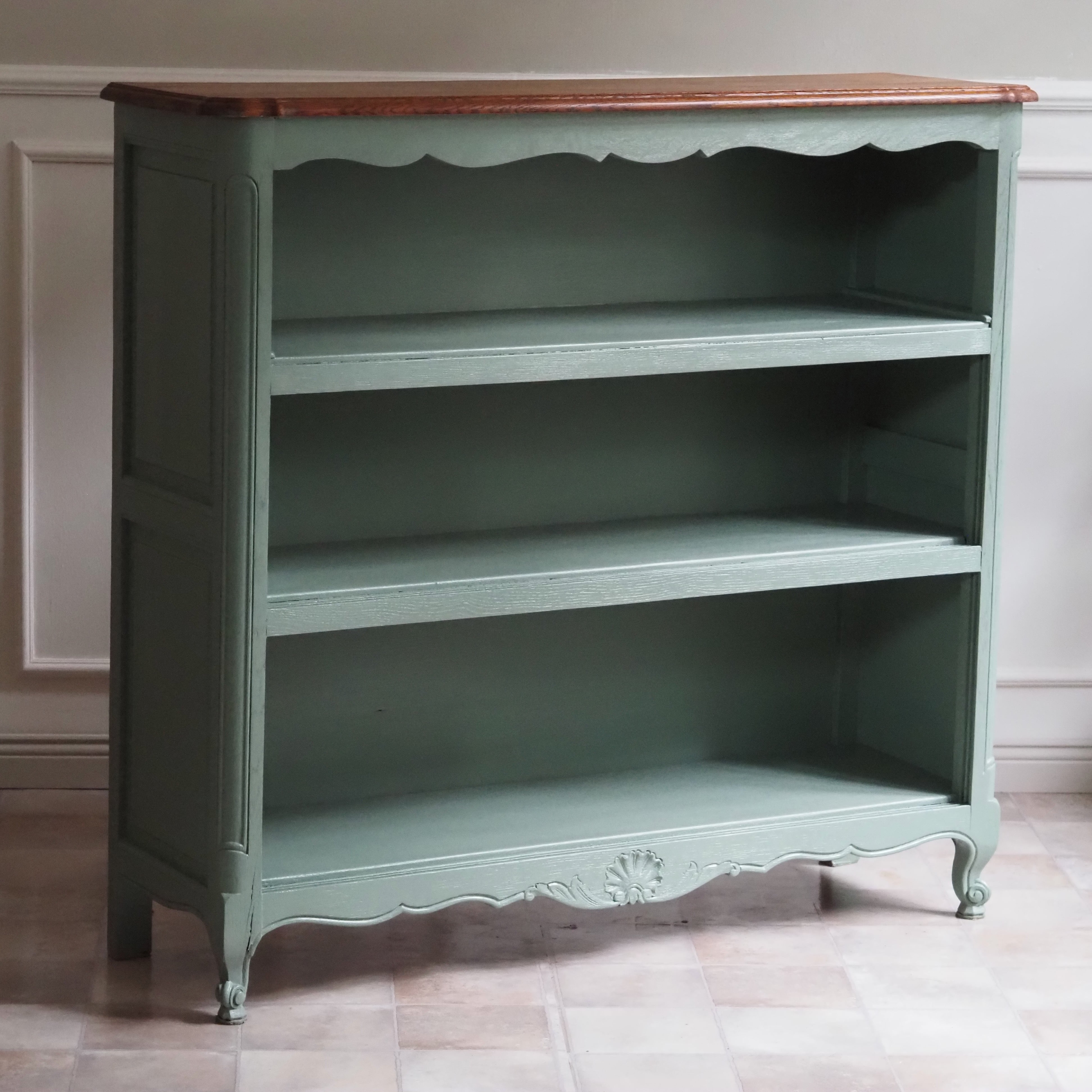 Bücherregal Louis XV Stil, Eiche massiv, um 1960